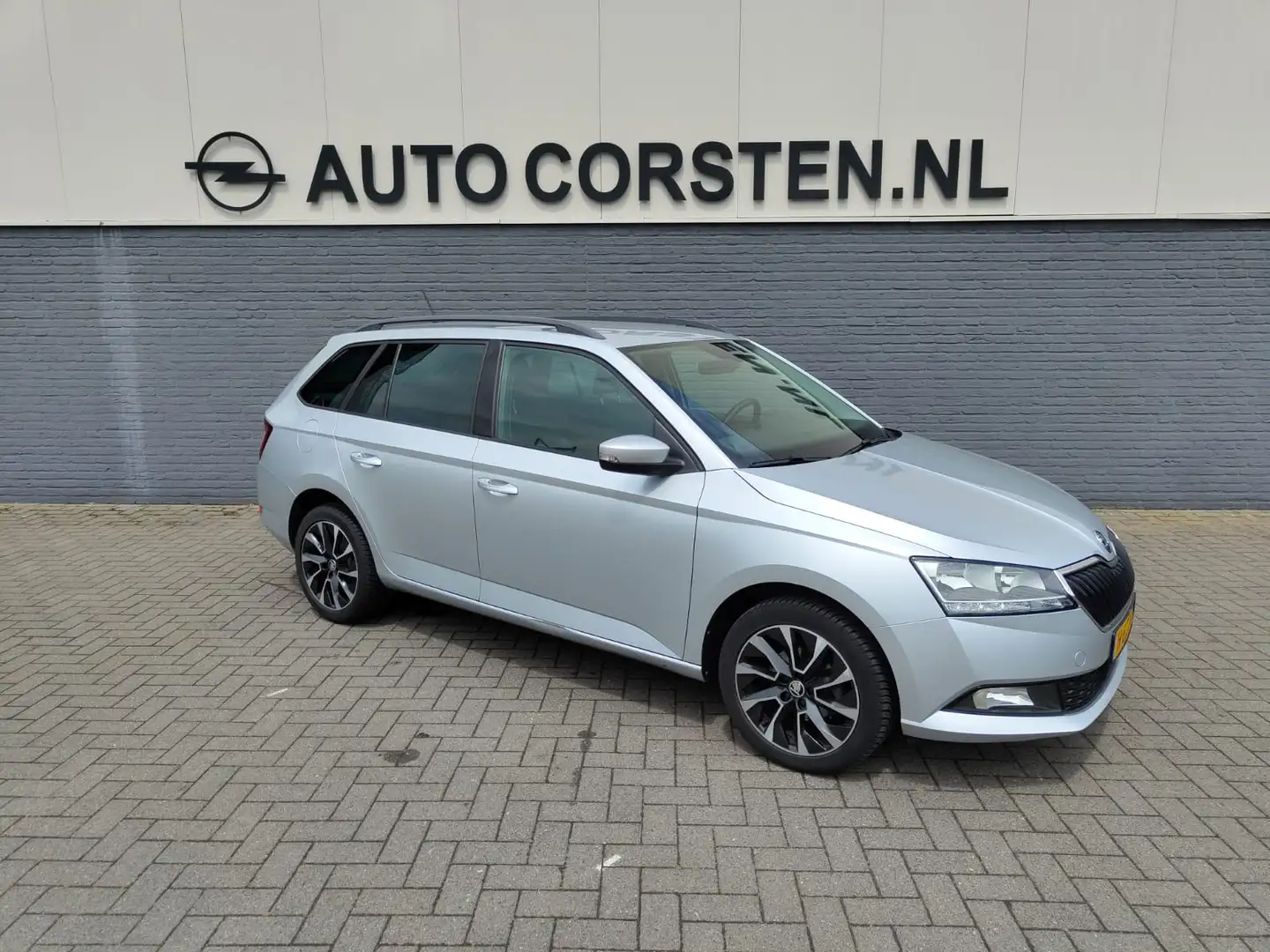 Skoda Fabia Combi 1.0 TSI Ecc Lmv Navigatie Led verl Trekhaak Gris - 2