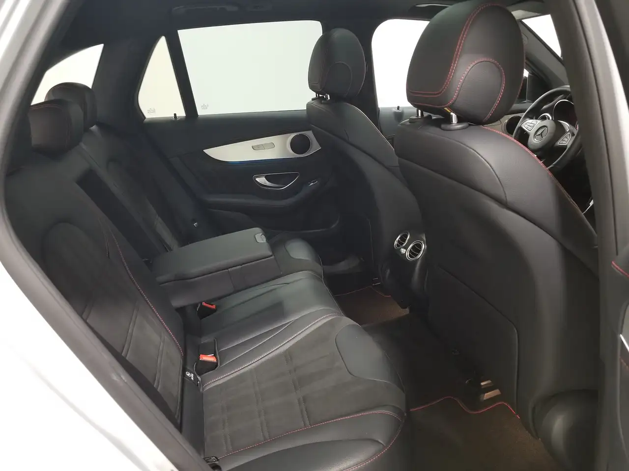 Mercedes-Benz GLC снимка Mercedes-Benz GLC