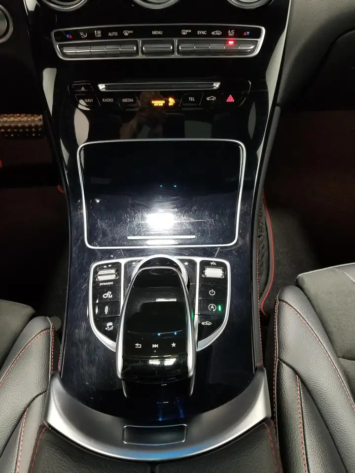 Mercedes-Benz GLC снимка Mercedes-Benz GLC