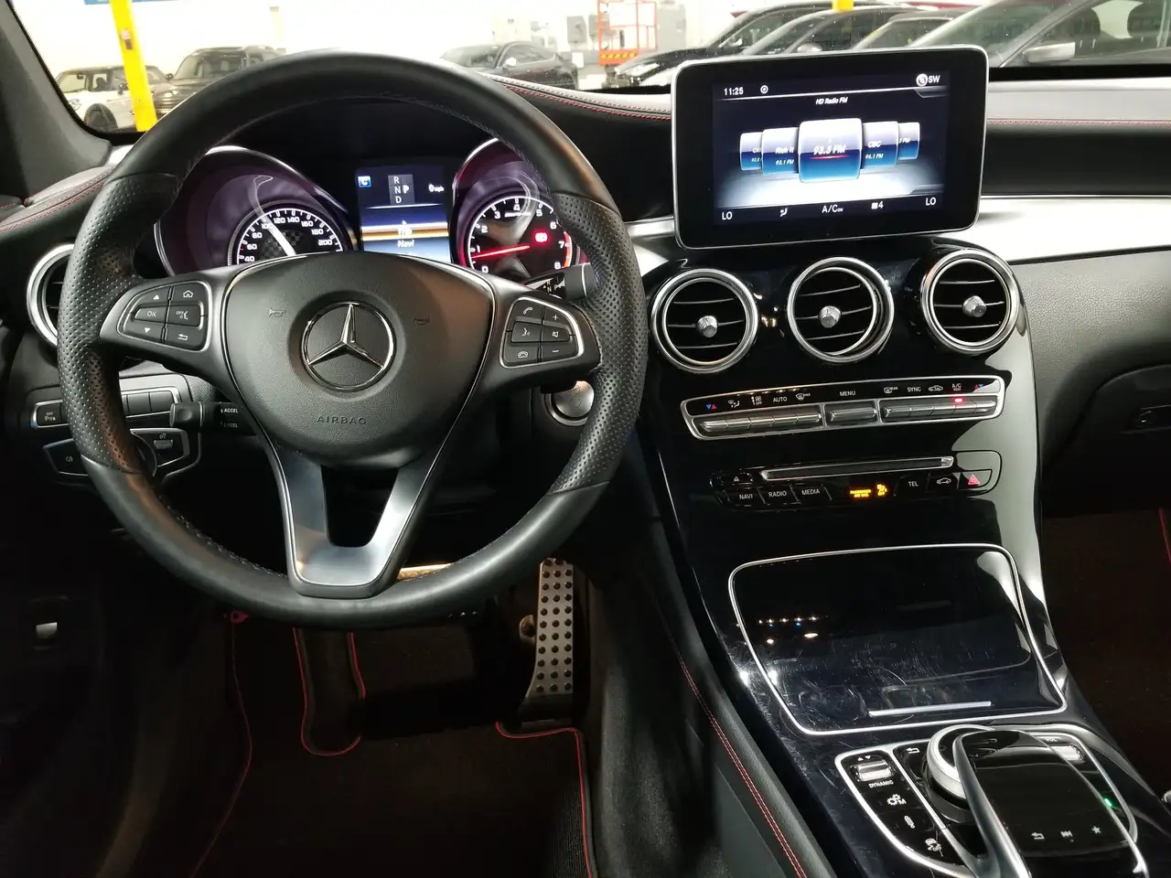 Mercedes-Benz GLC снимка Mercedes-Benz GLC