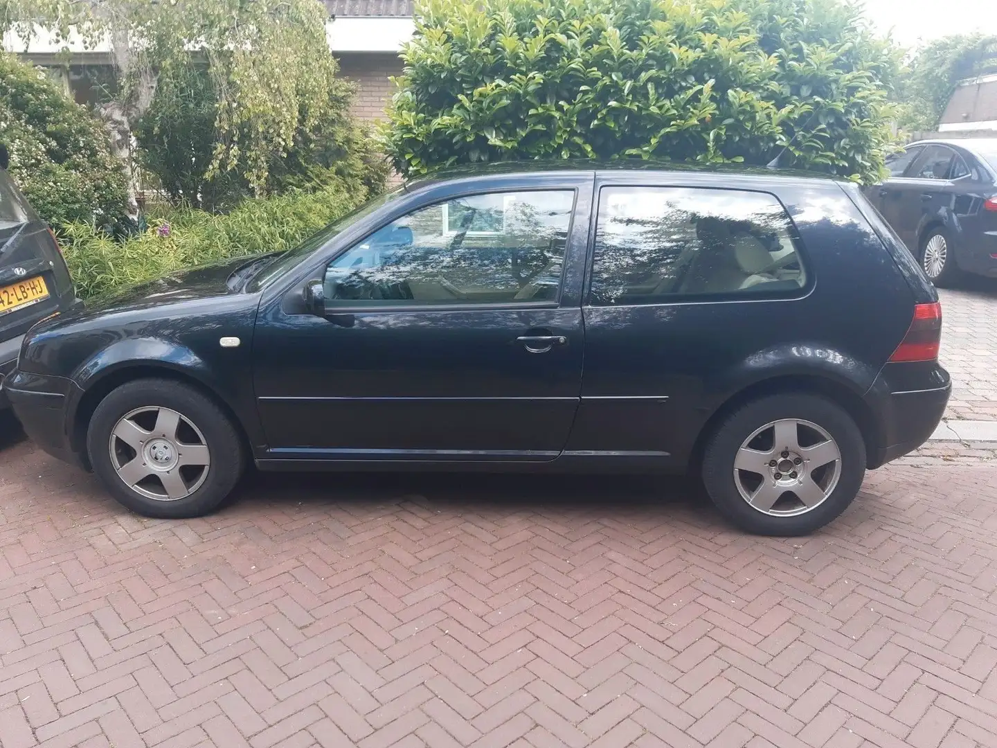 Volkswagen Golf 1.6 Highline Zwart - 2