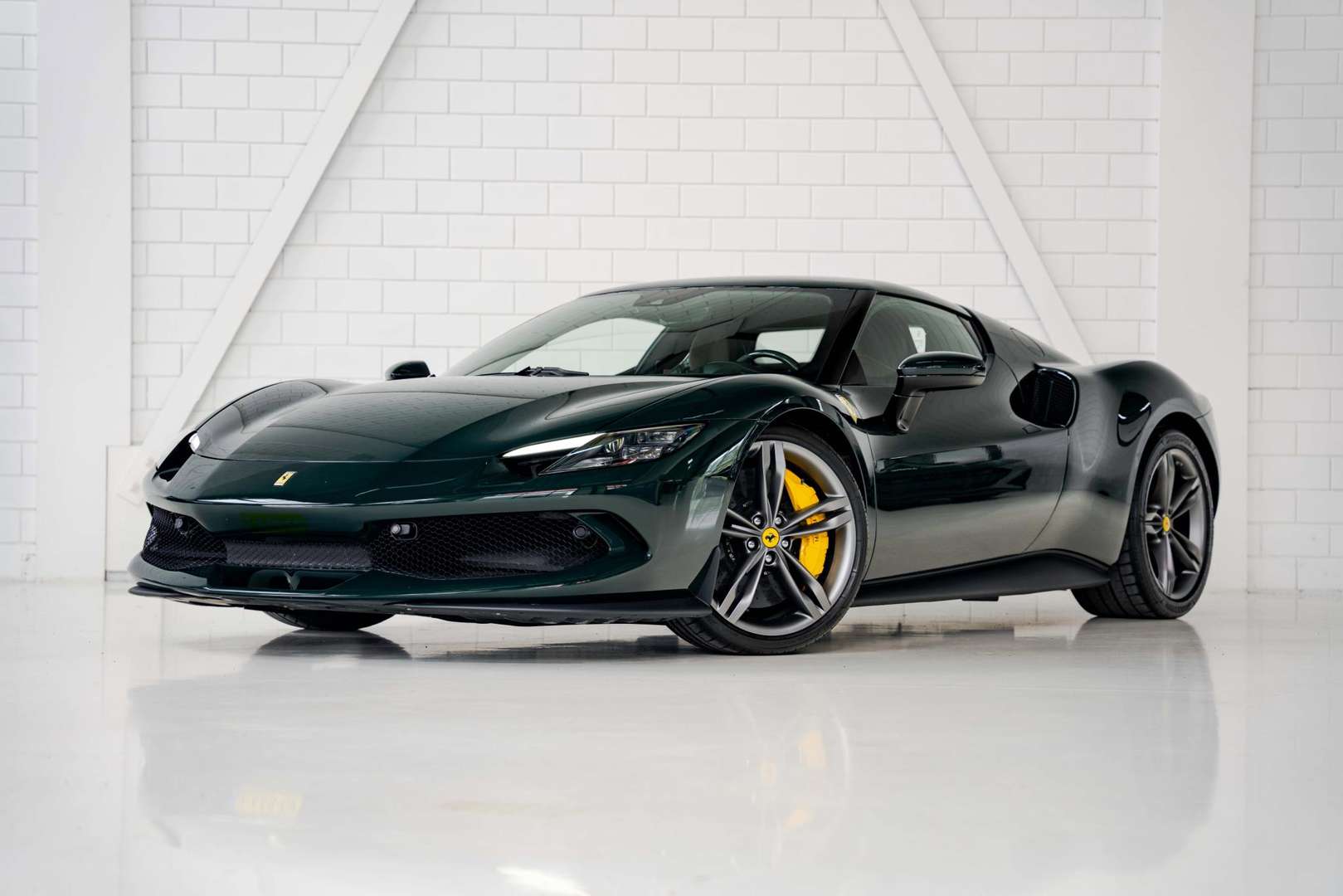 FERRARI BRITISH RACING GREEN Code: 666017 Aerosol Spray Paint Chip/Scratch Repair main image 1