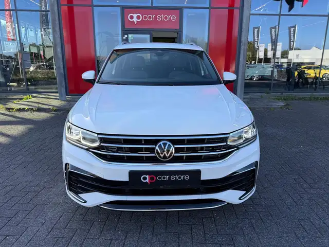 Volkswagen Tiguan view 2
