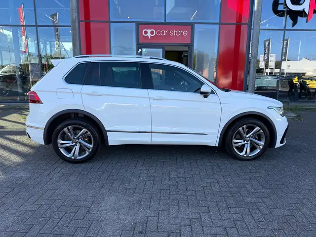 Volkswagen Tiguan view 4