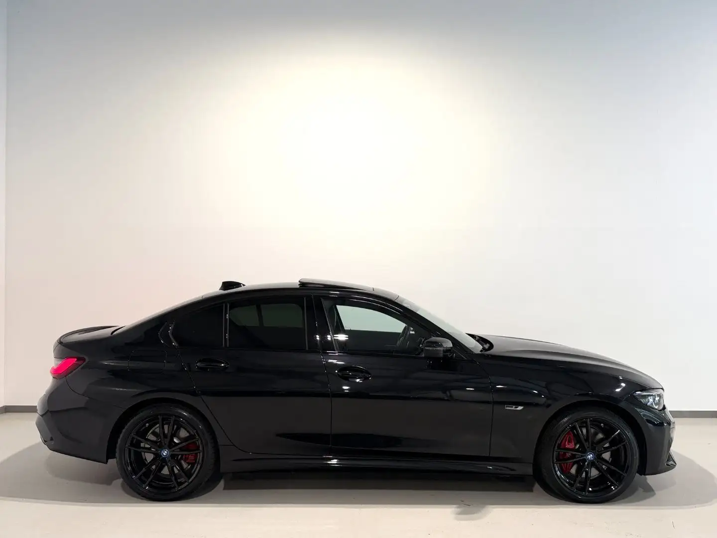 BMW 330 e G20/M-Sport/HEAD-UP/Schiebedach/Laser/ACC Schwarz - 2