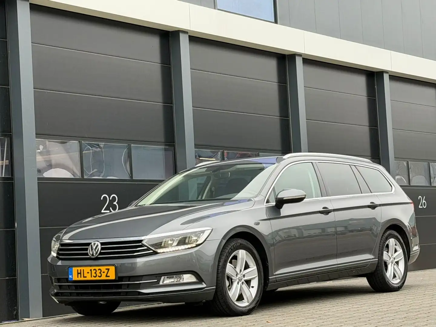 Volkswagen Passat Variant 1.6 TDI Navi Clima Keyless EURO-6 Grau - 1