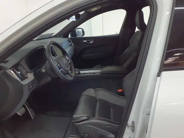 Volvo XC60 view 7