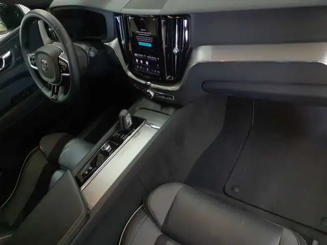 Volvo XC60 view 9