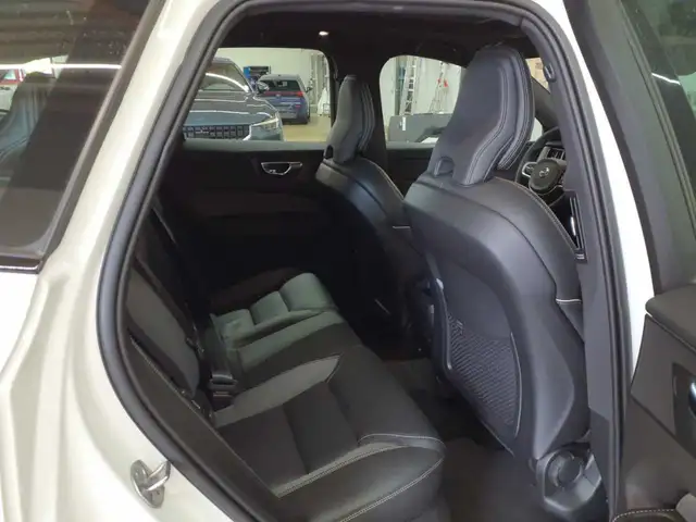 Volvo XC60 view 14