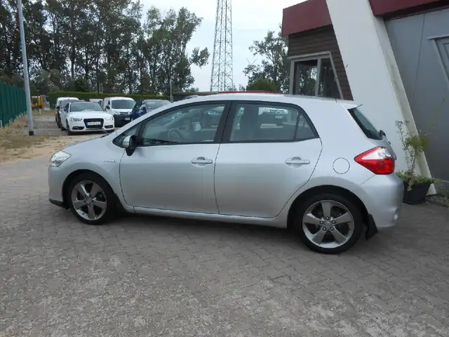 Toyota Auris Hybrid Travel