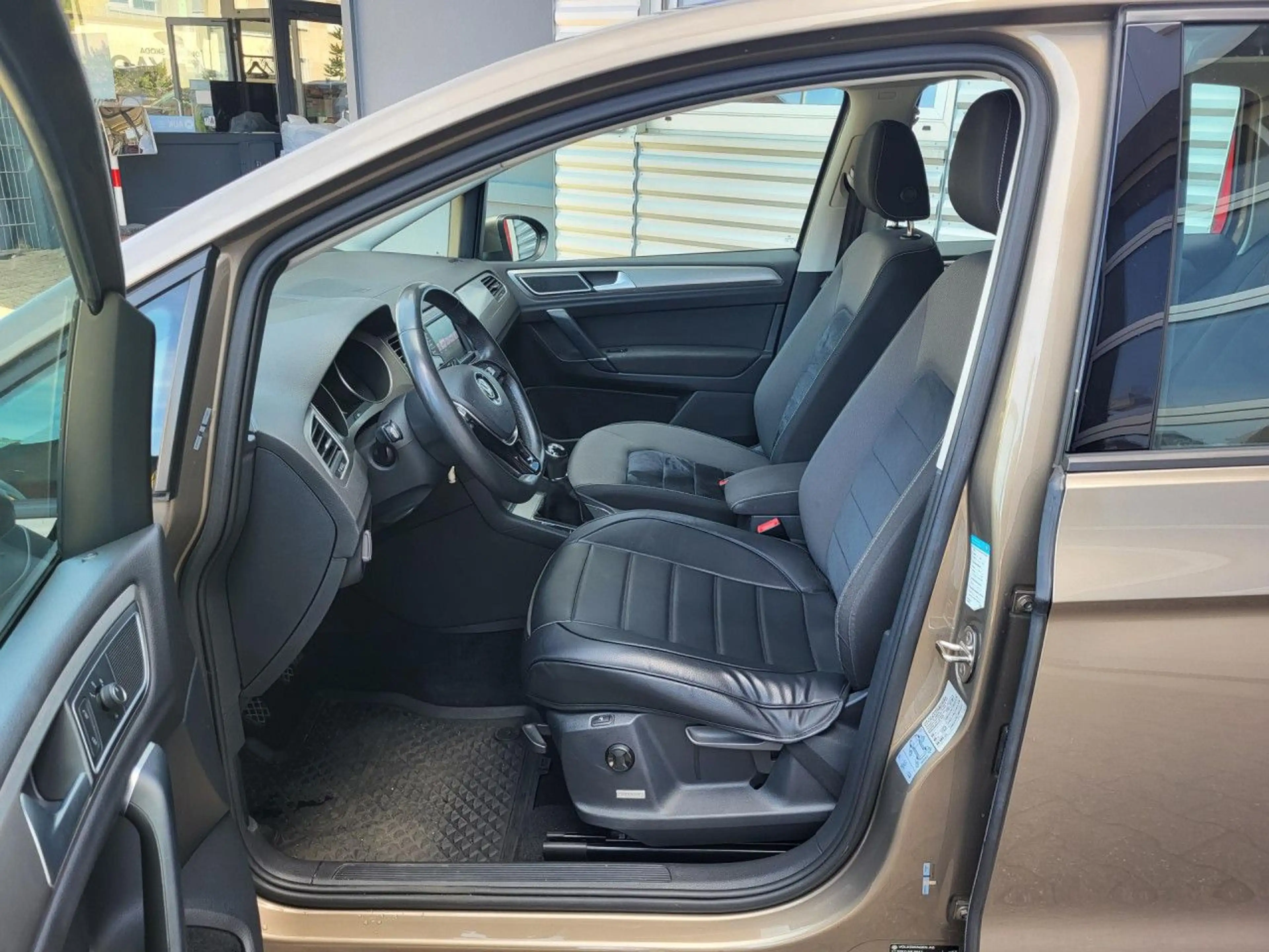 Volkswagen Golf Sportsvan 1.2 TSI Comfortline GRA PDC SHZ — photo 10