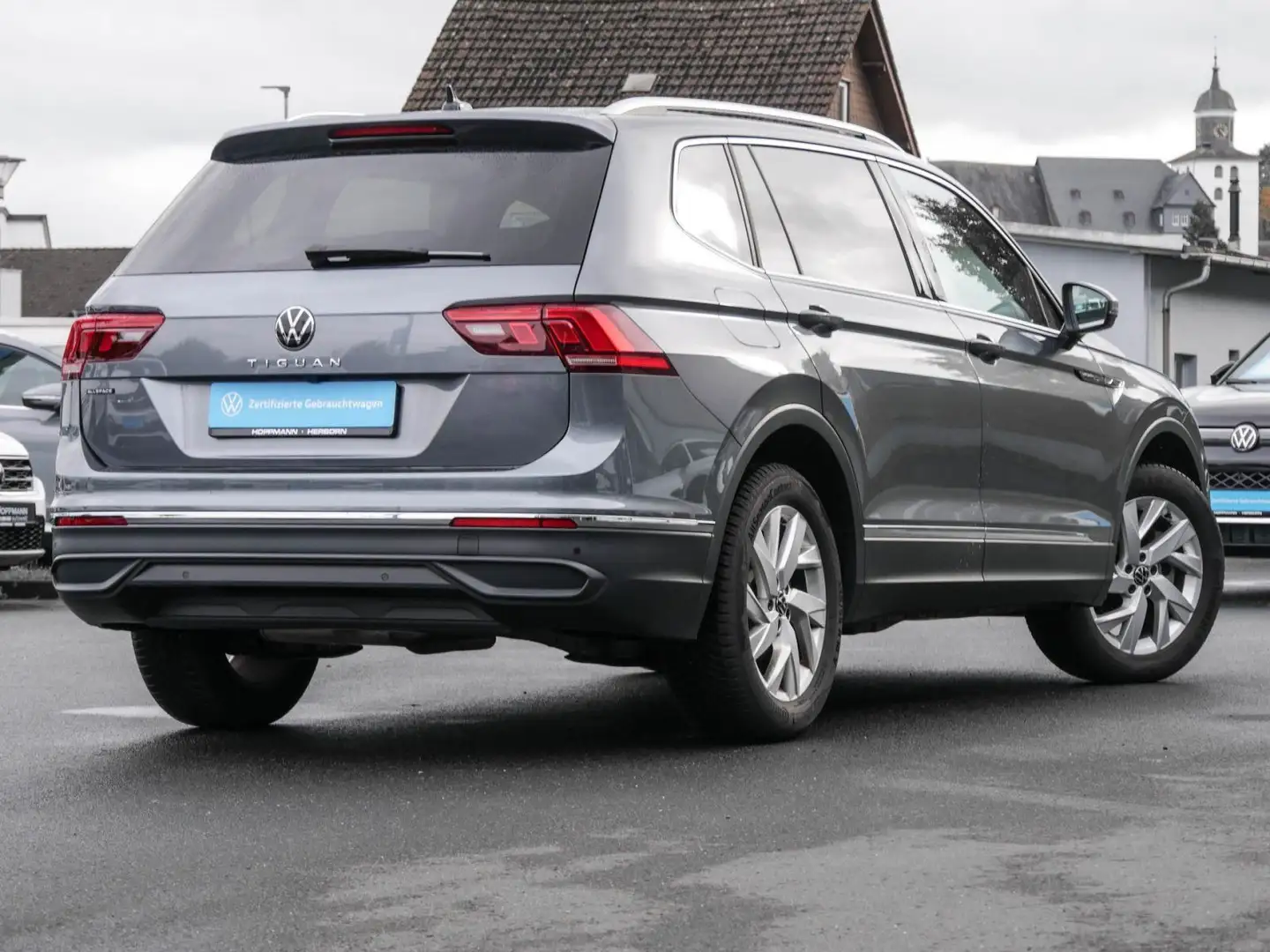 Volkswagen Tiguan Allspace . Gris - 2
