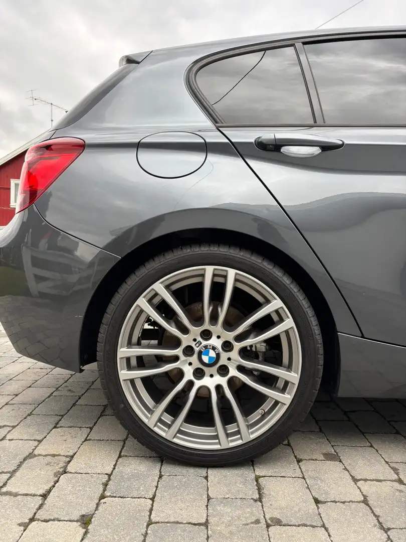 BMW 120 120d xDrive Grau - 2
