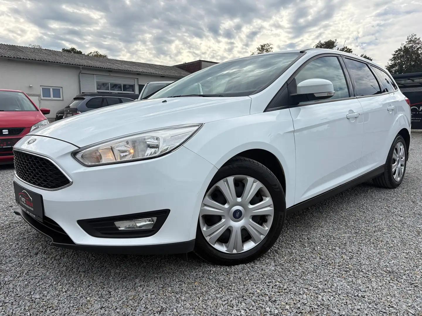 Ford Focus 1.5 TDCI*NEUS PICKERL*AHK*GUTER ZUSTAND* Weiß - 1