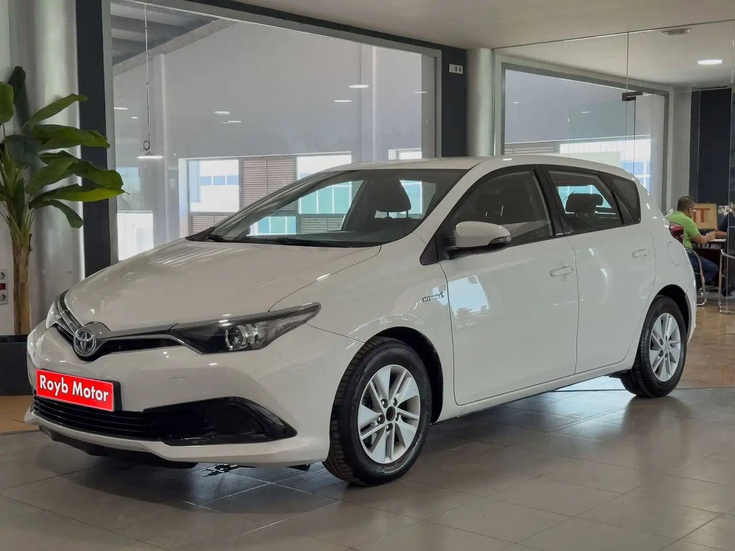 Toyota Auris hybrid 140H Business Blanco - 1