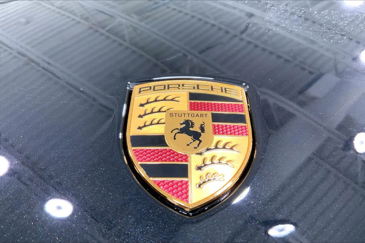 Porsche Cayenne снимка Porsche Cayenne