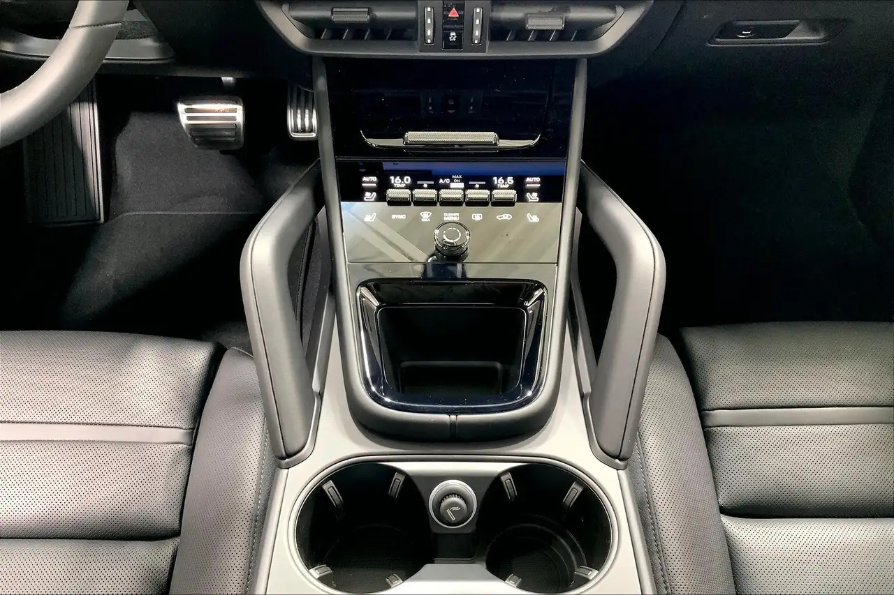 Porsche Cayenne снимка Porsche Cayenne