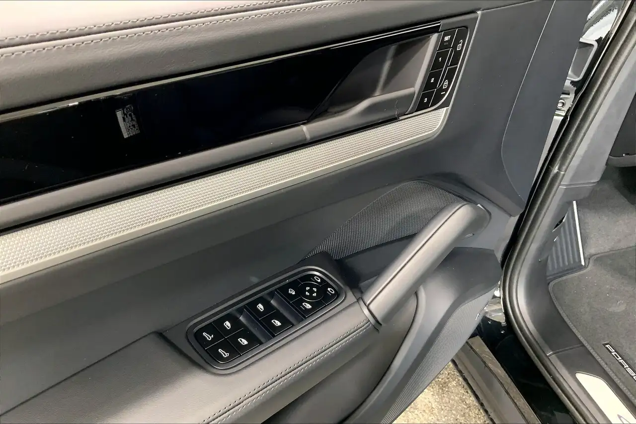 Porsche Cayenne снимка Porsche Cayenne