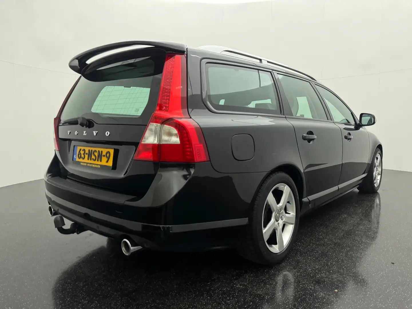 Volvo V70 2.0T R-Edition AUT Trekhaak Nero - 2