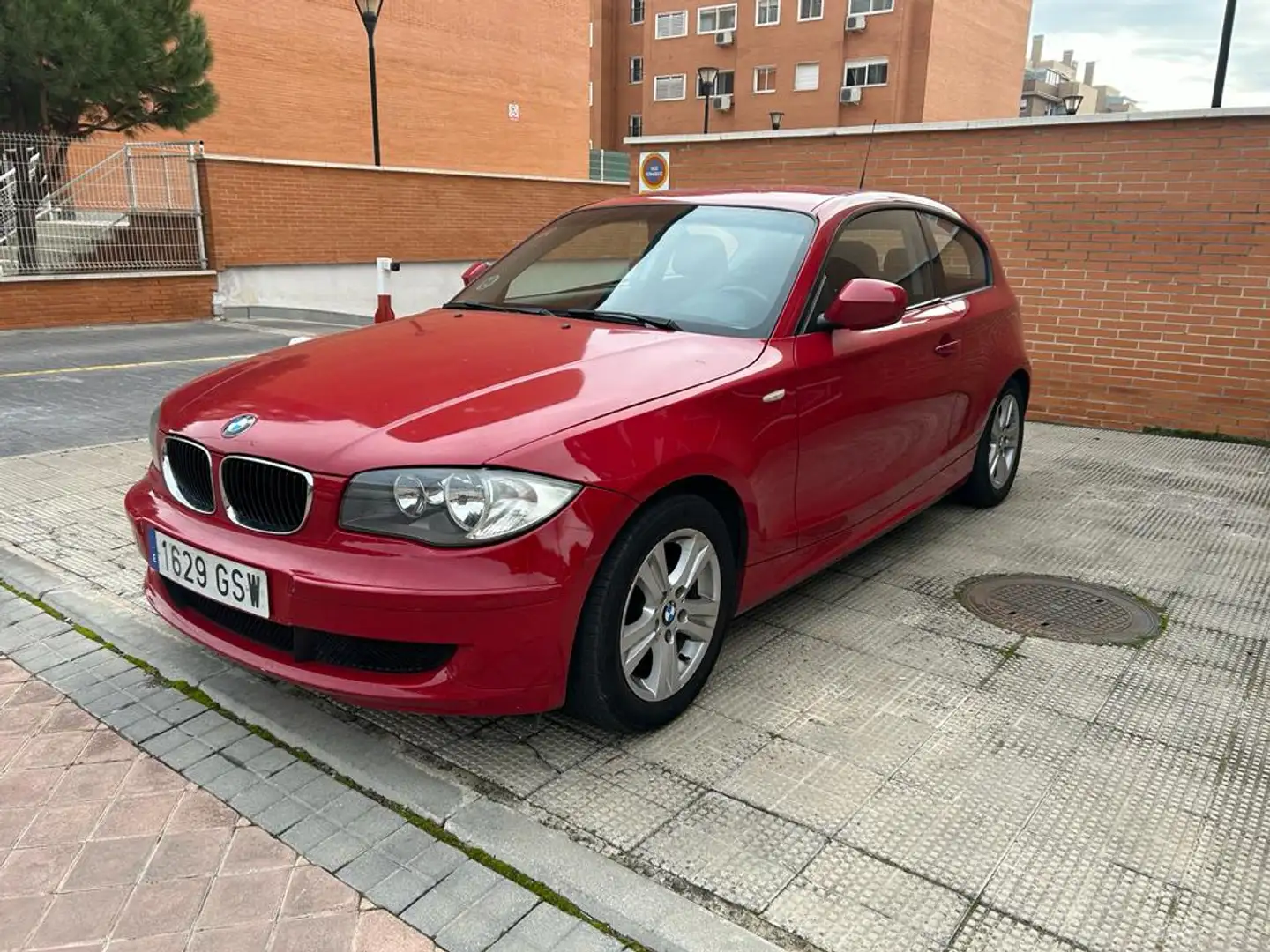 BMW 116 116d Rouge - 1