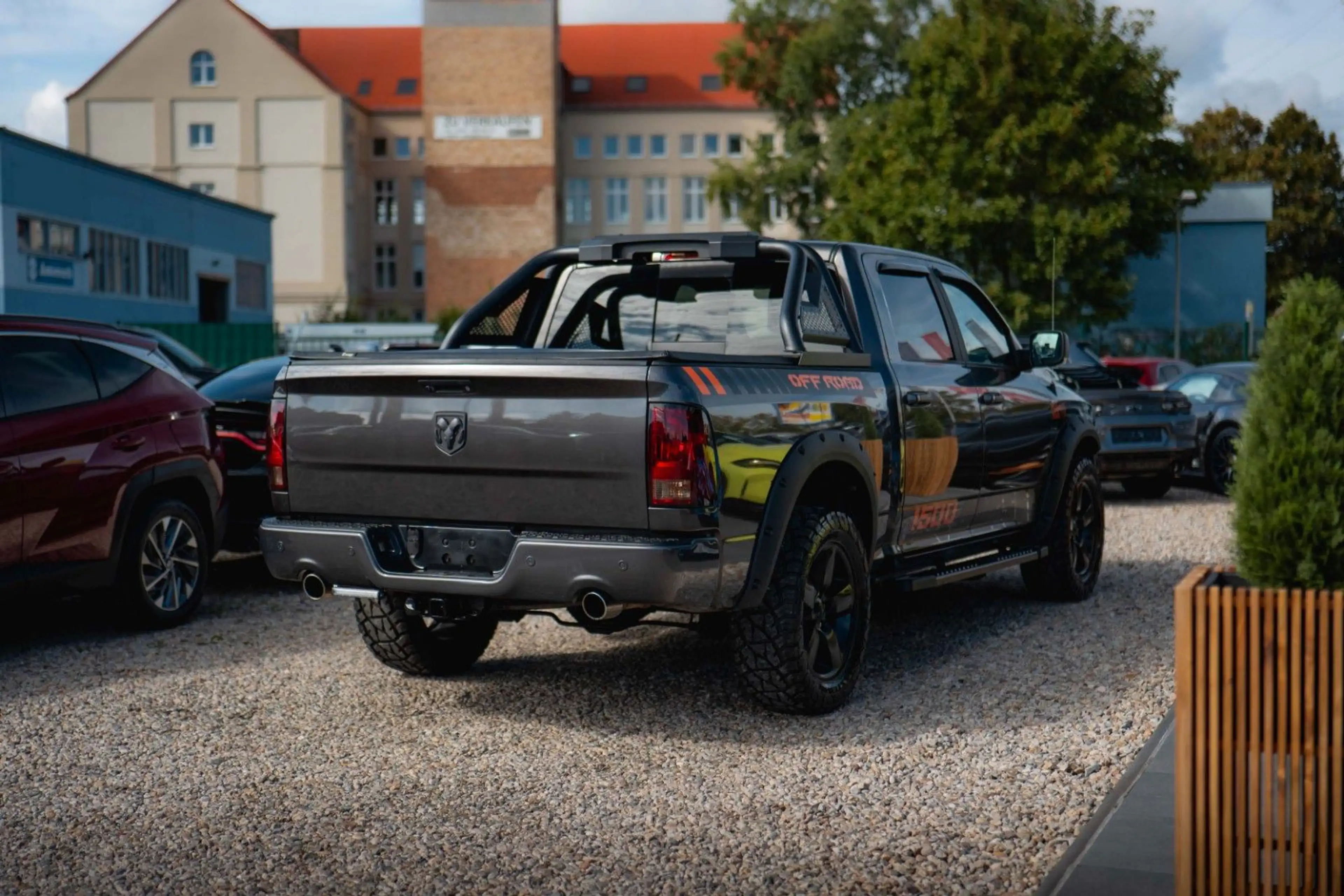 Dodge RAM 5.7 V8 HEMI 4x4 OFFROAD Night-Paket *LED* — photo 4