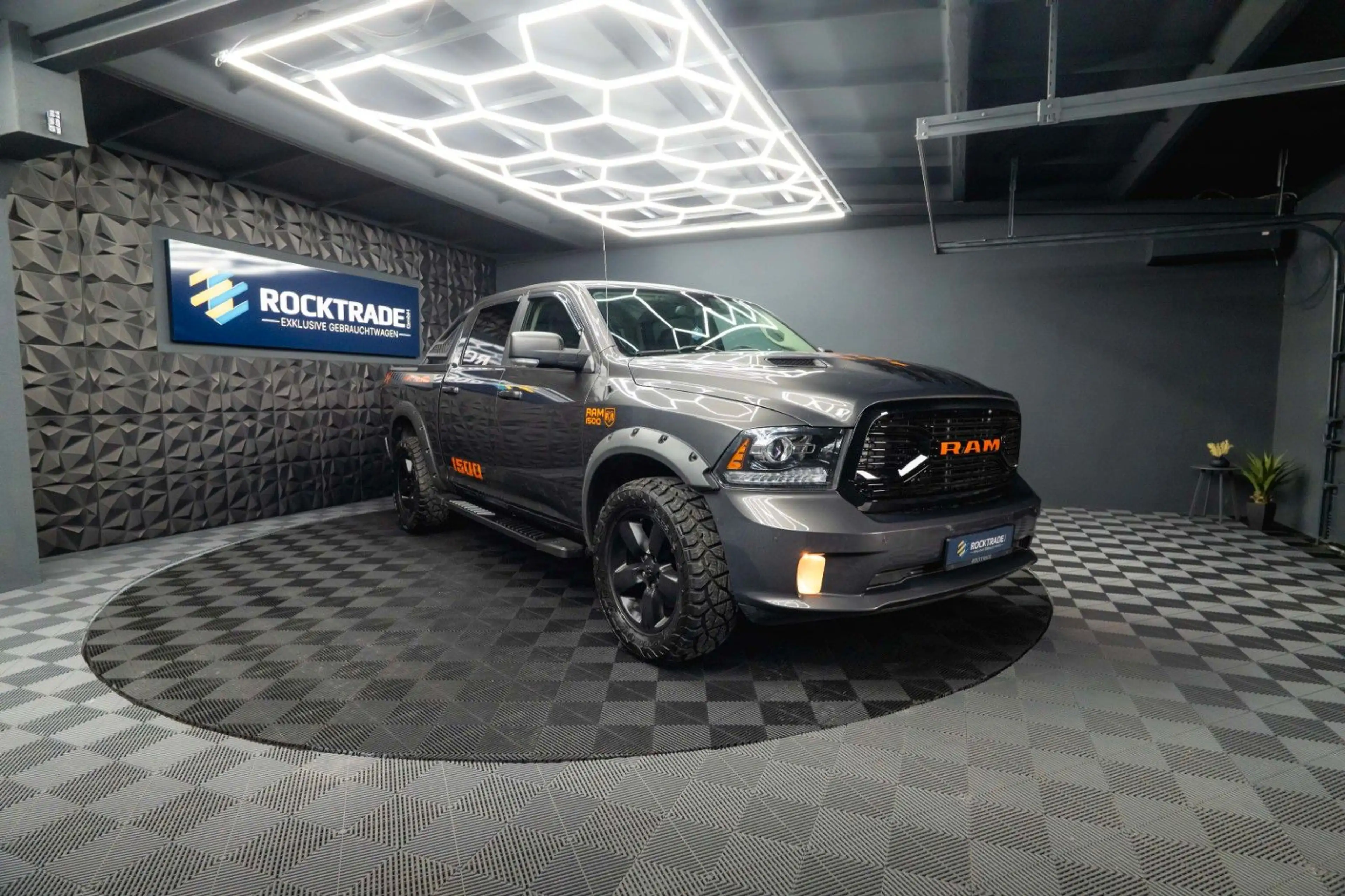 Dodge RAM 5.7 V8 HEMI 4x4 OFFROAD Night-Paket *LED* — photo 14