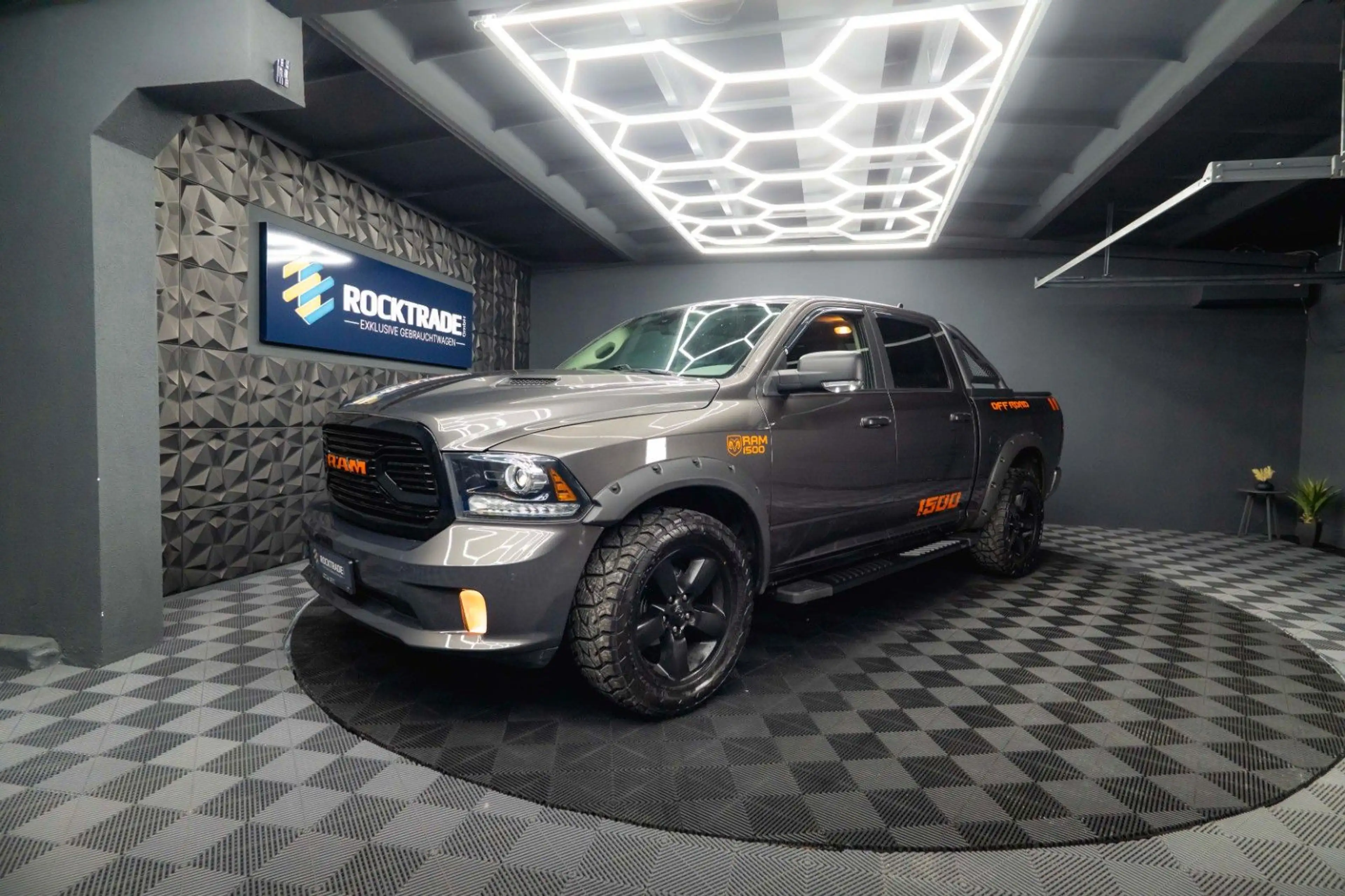 Dodge RAM 5.7 V8 HEMI 4x4 OFFROAD Night-Paket *LED* — photo 8
