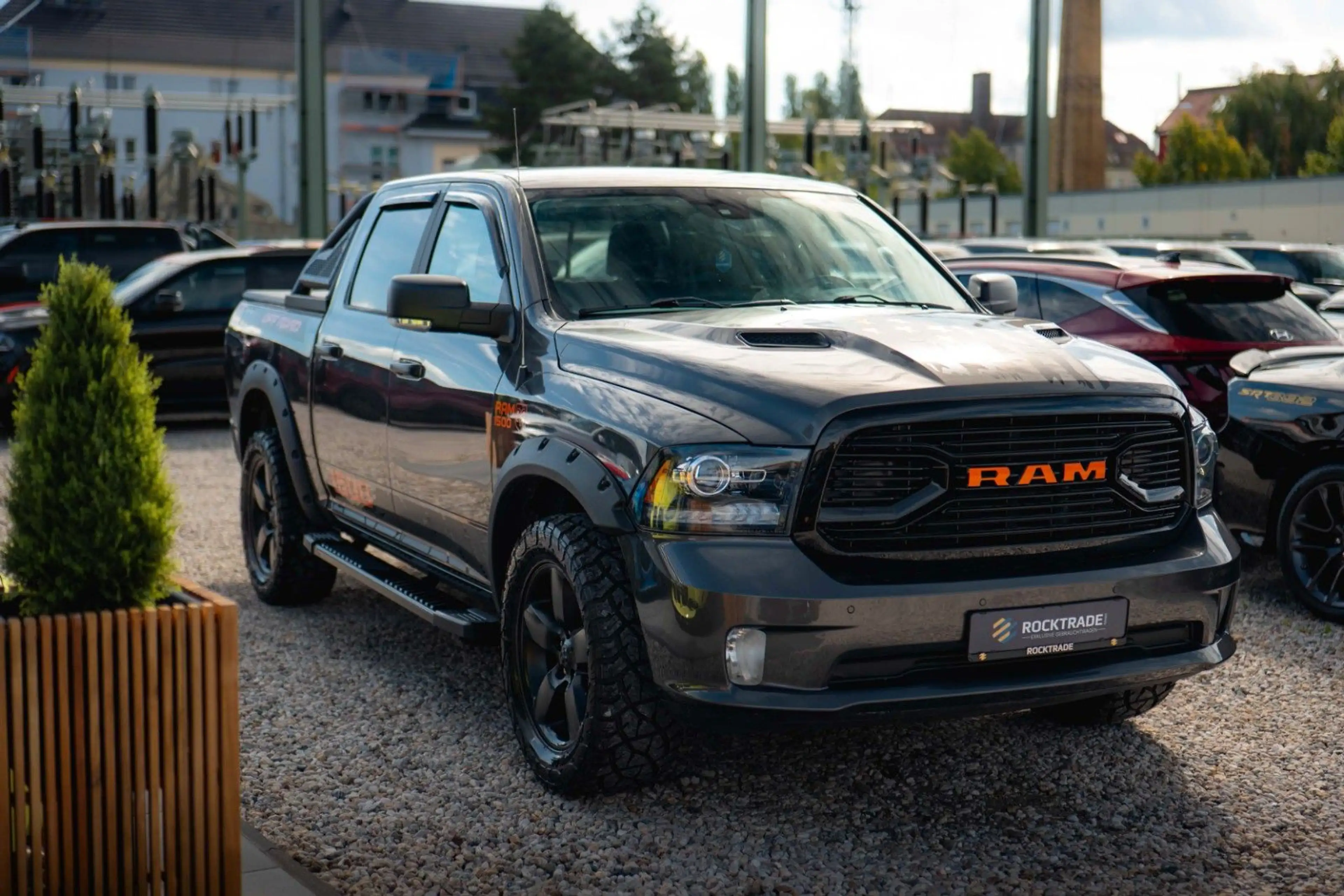 Dodge RAM 5.7 V8 HEMI 4x4 OFFROAD Night-Paket *LED* — photo 3