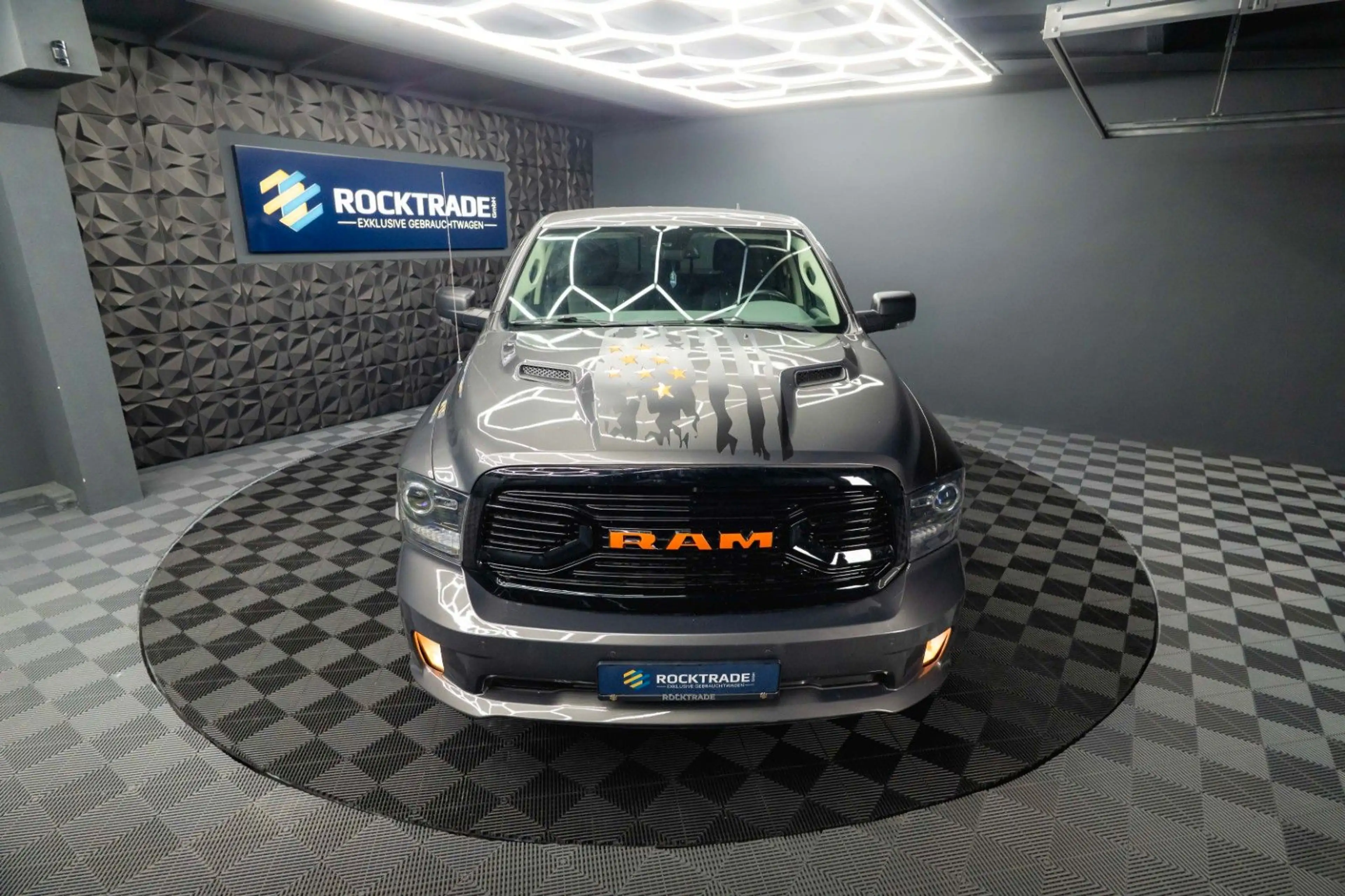 Dodge RAM 5.7 V8 HEMI 4x4 OFFROAD Night-Paket *LED* — photo 9