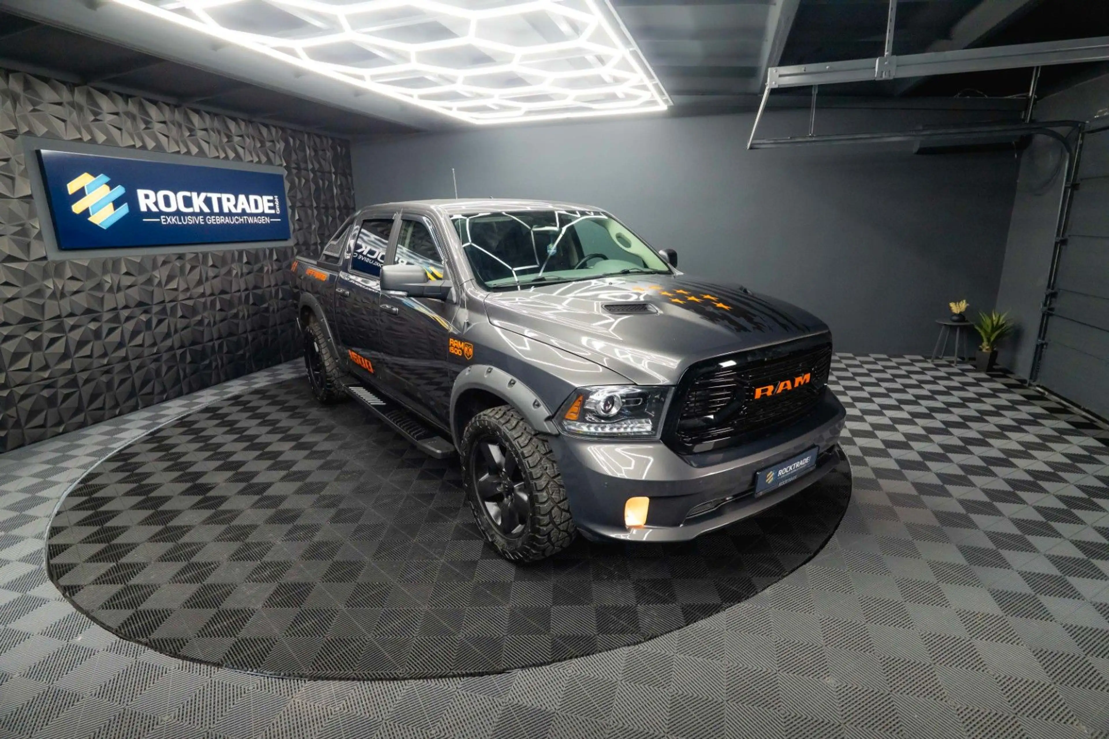 Dodge RAM 5.7 V8 HEMI 4x4 OFFROAD Night-Paket *LED* — photo 13