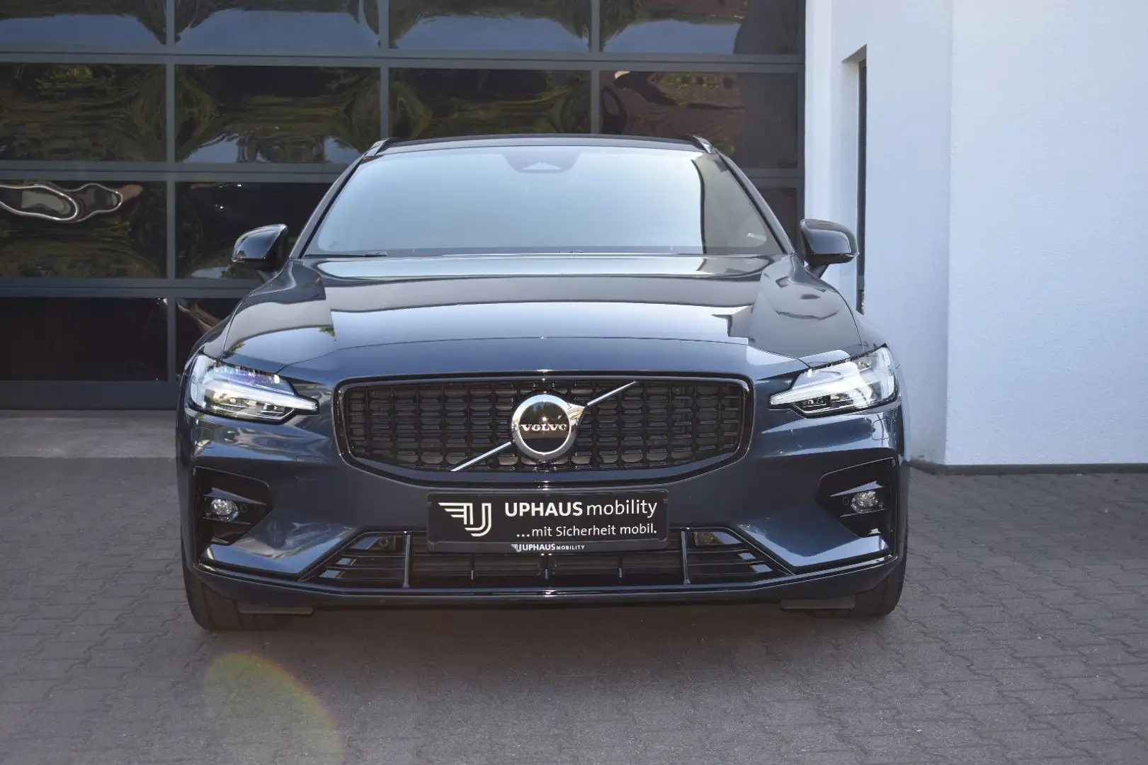 Volvo V60 Kombi B4 D Mild HybrPlus Dark*LED*Navi*Leder Blau - 2