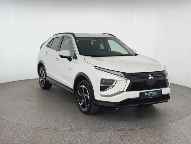 Mitsubishi Eclipse Cross view 3