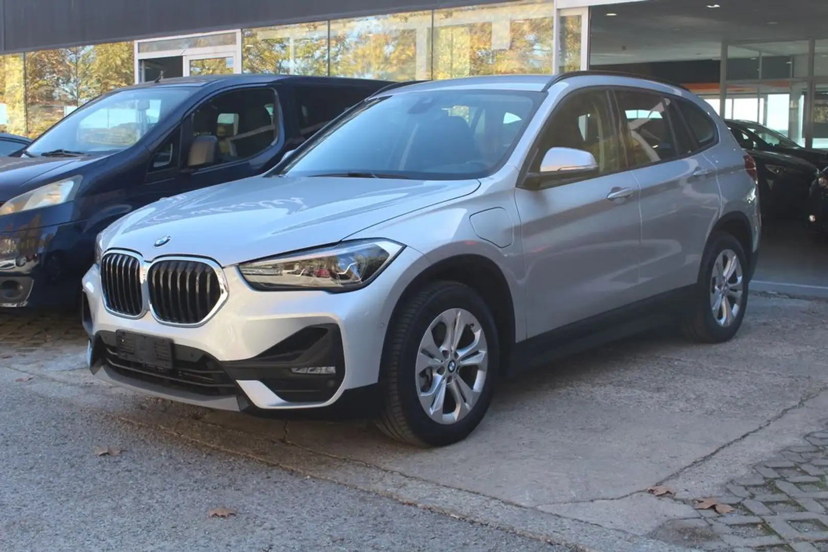 BMW X1 xDrive25eA Plateado - 2