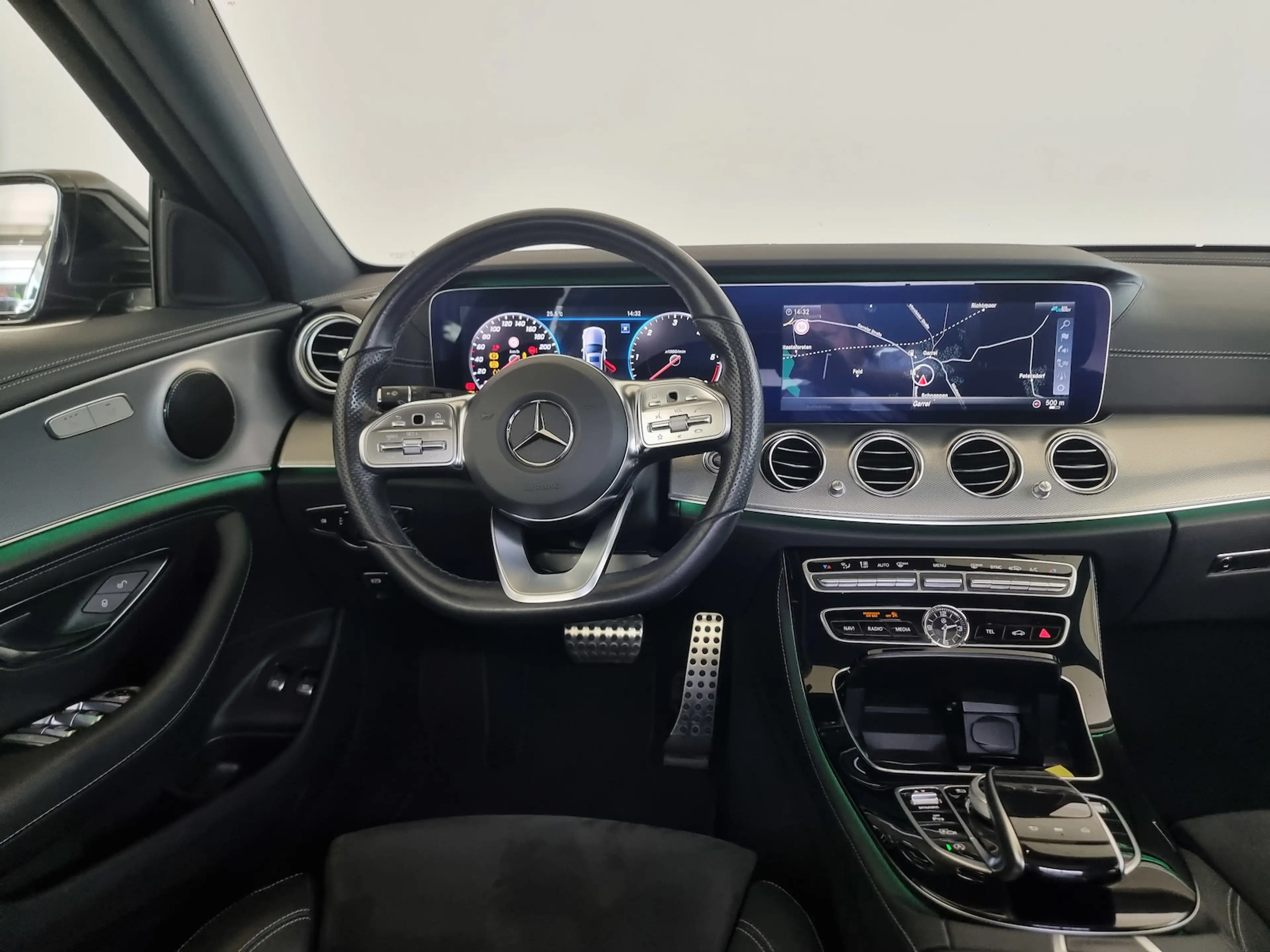 Mercedes-Benz E 350 d AMG-Line LED AHK GSD Navi Spur Kamera — photo 10