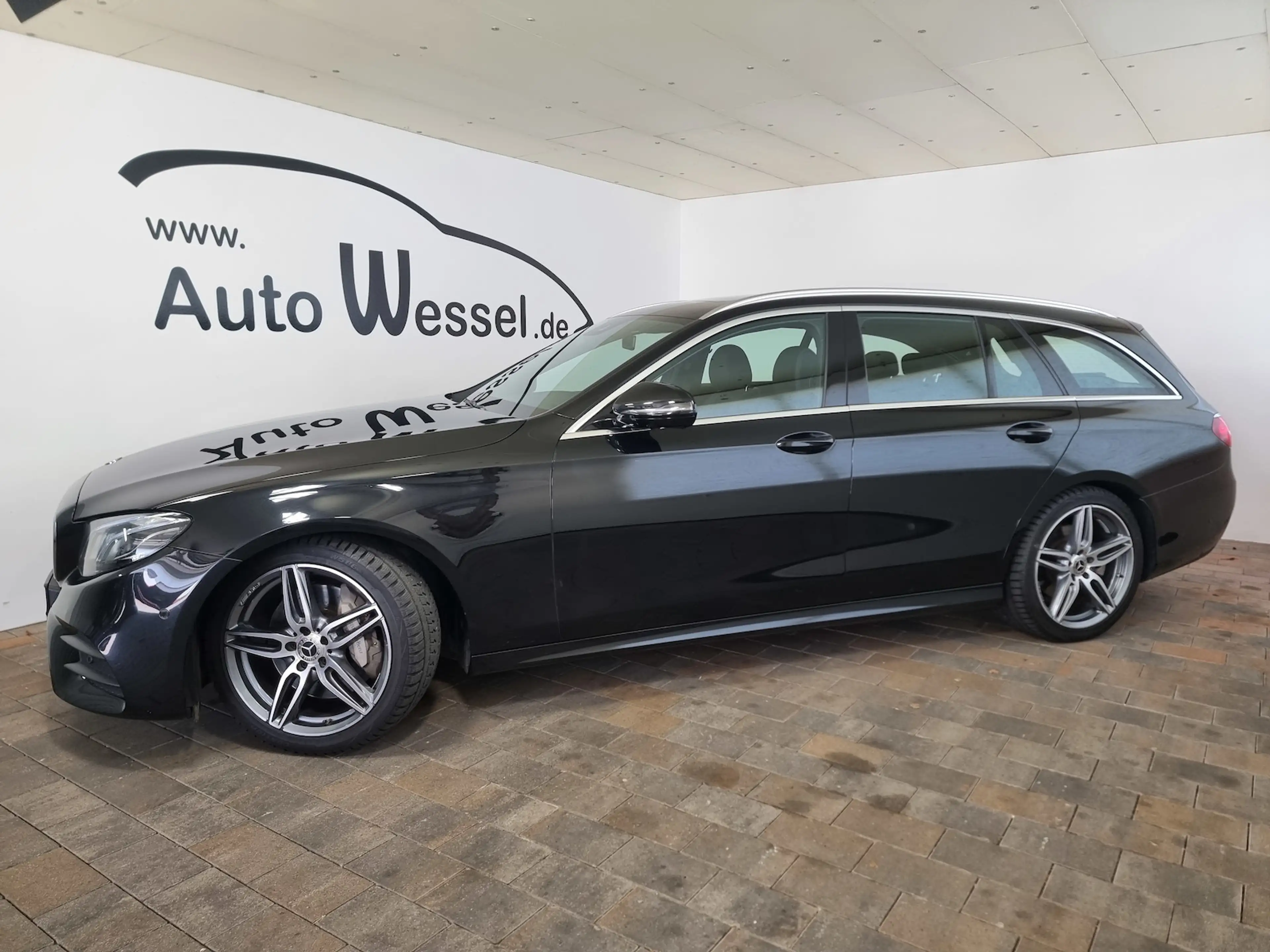 Mercedes-Benz E 350 d AMG-Line LED AHK GSD Navi Spur Kamera — photo 4