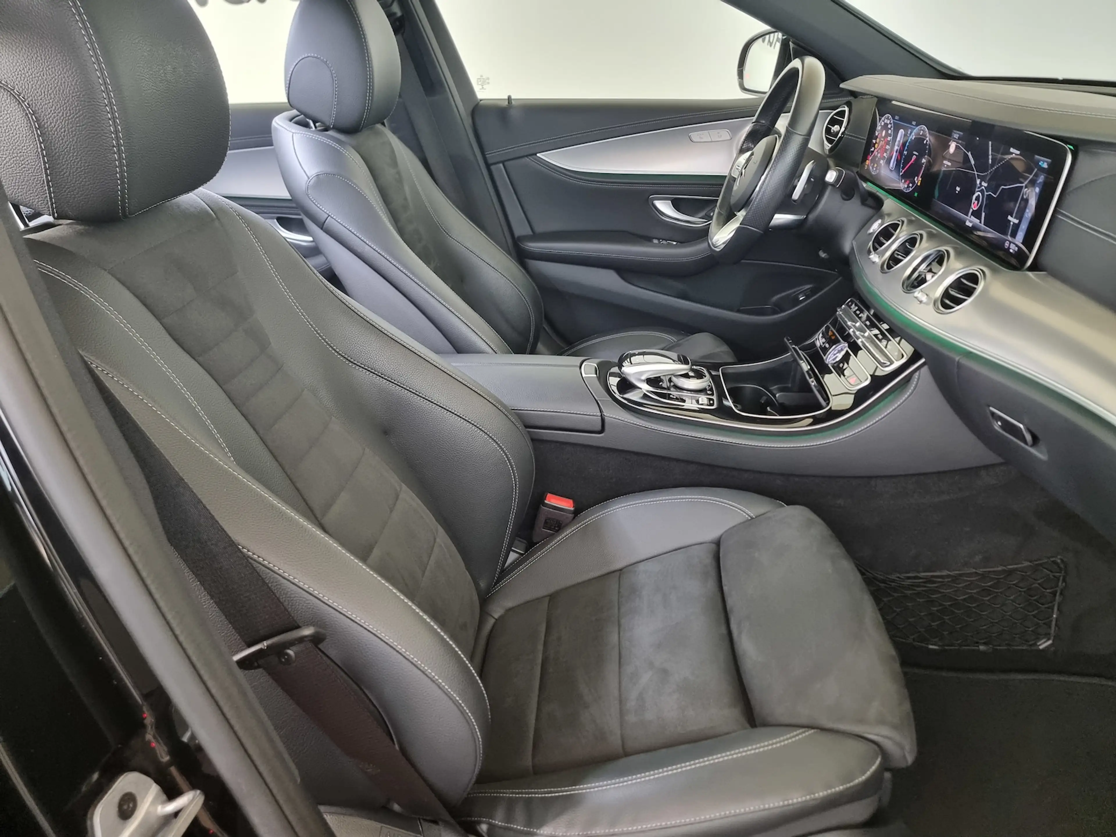 Mercedes-Benz E 350 d AMG-Line LED AHK GSD Navi Spur Kamera — photo 12