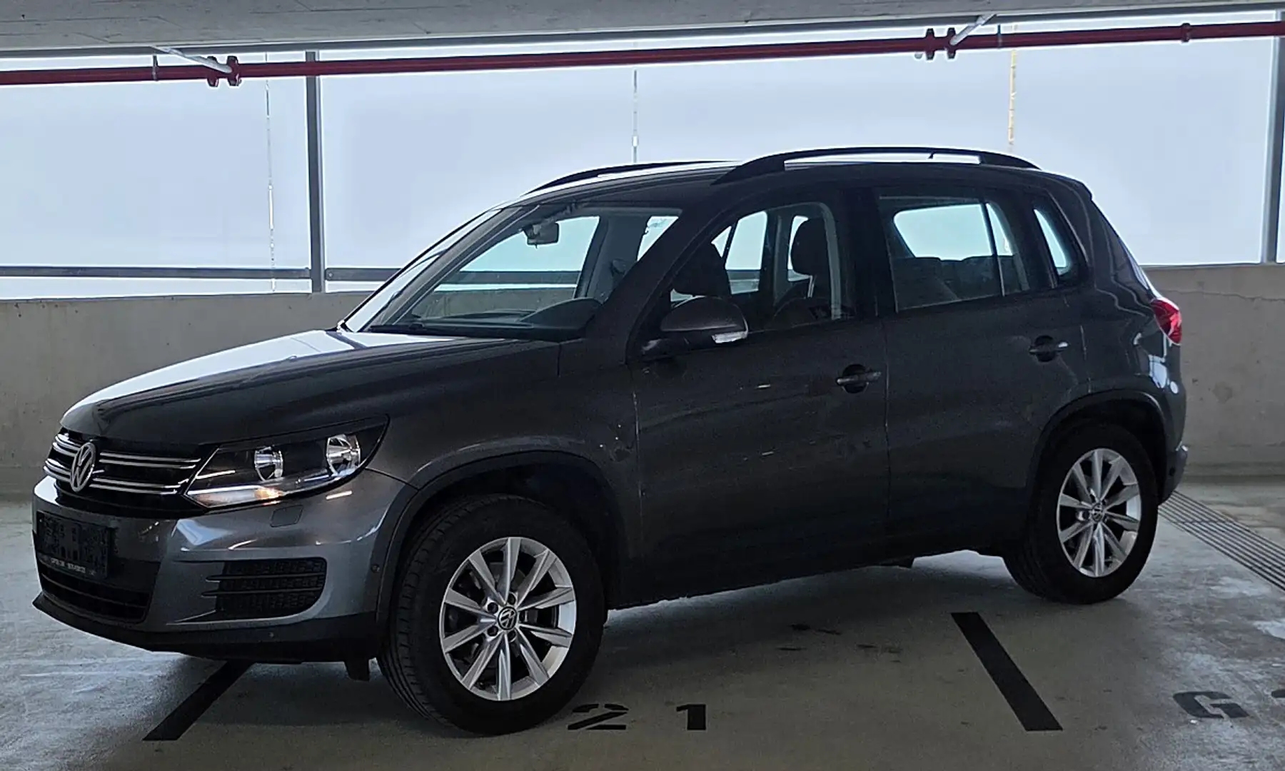 Volkswagen Tiguan 2,0 TDI Cool BMT Grau - 1