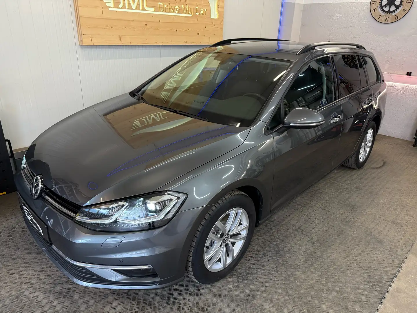 Volkswagen Golf Variant Highline 1,6 TDI SCR DSG Grau - 2