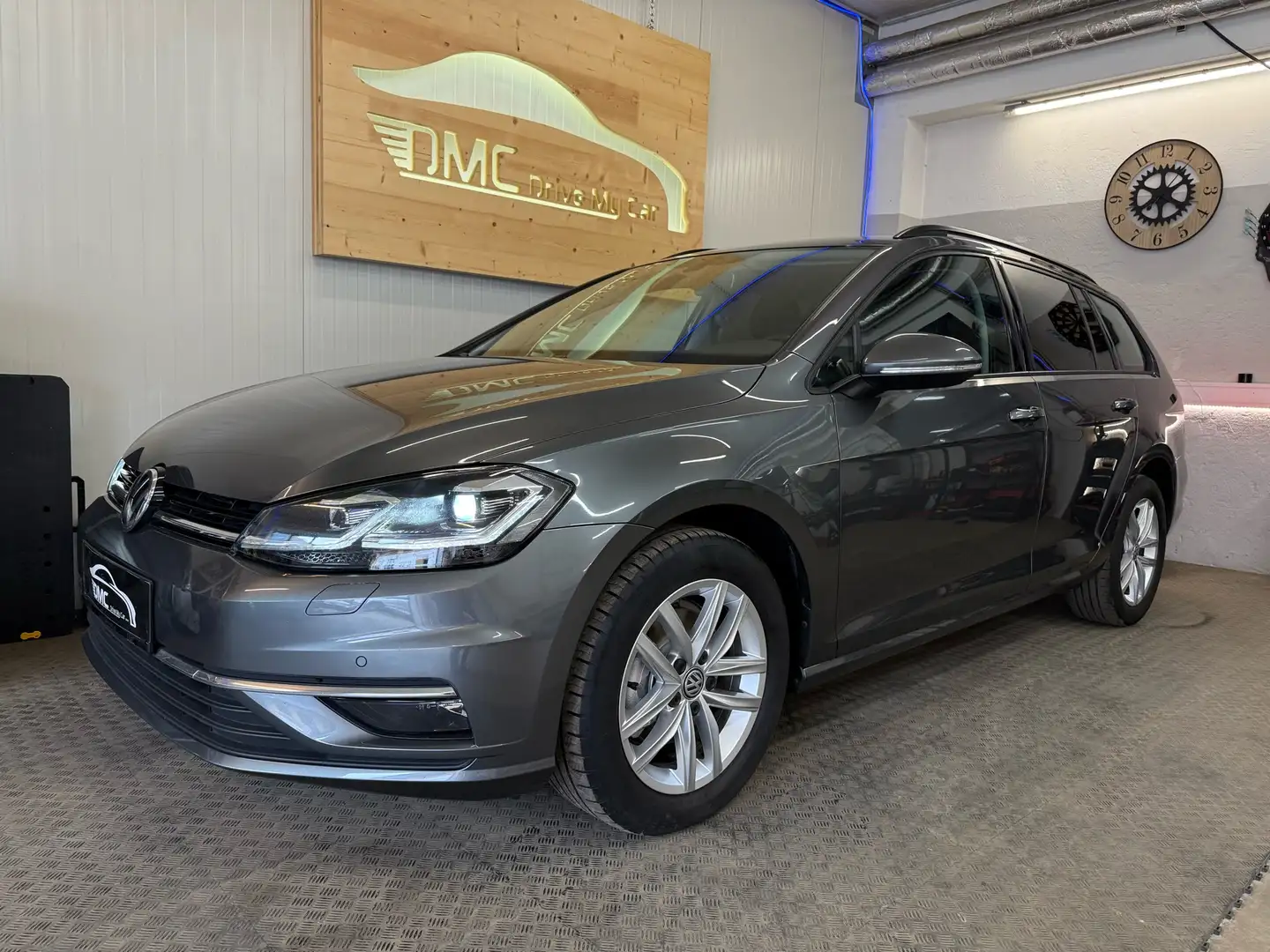 Volkswagen Golf Variant Highline 1,6 TDI SCR DSG Grau - 1