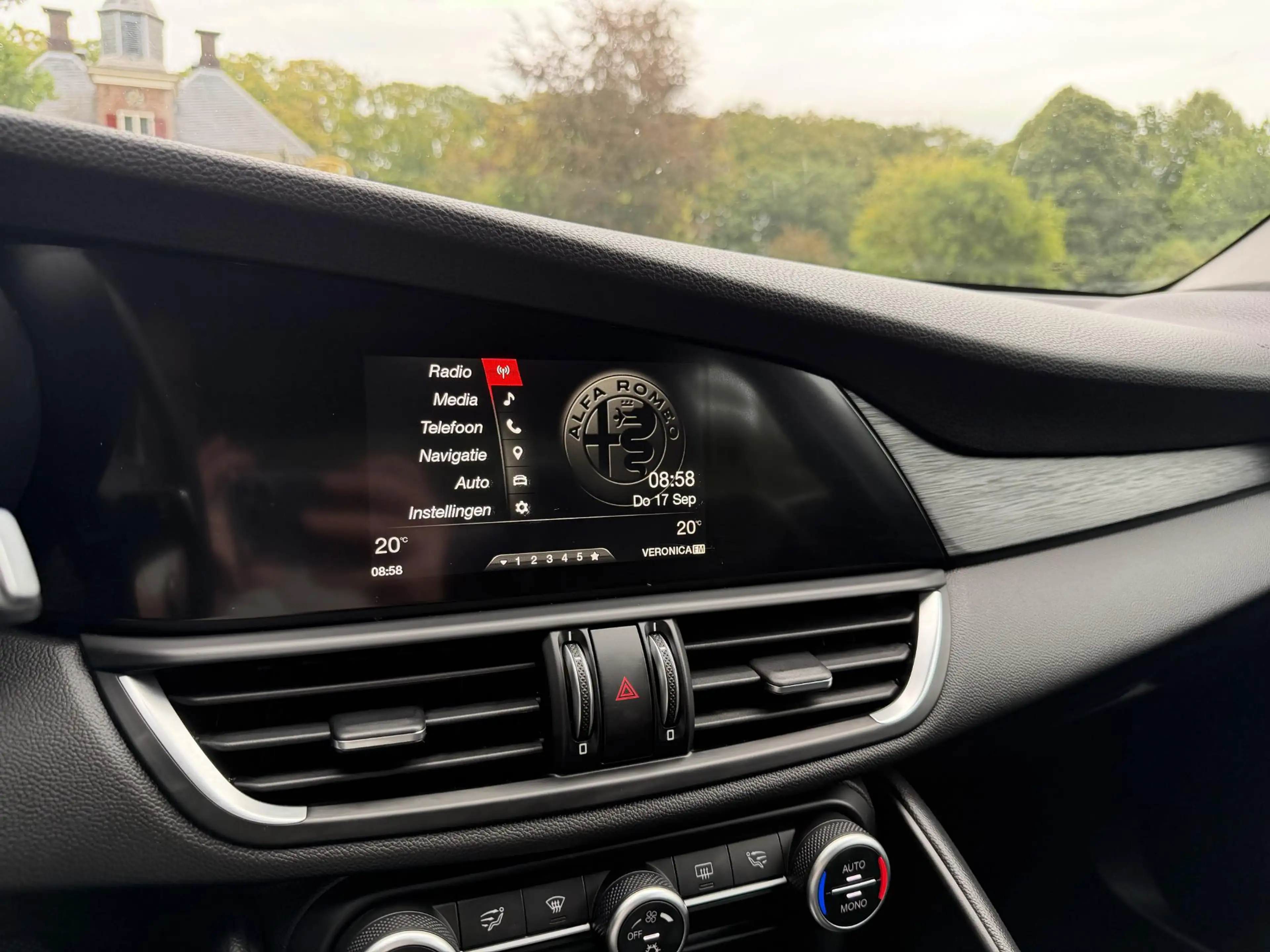Alfa Romeo Giulia 2.0T Business | 91.000KM | Navi | Nieuwe Service & — photo 14