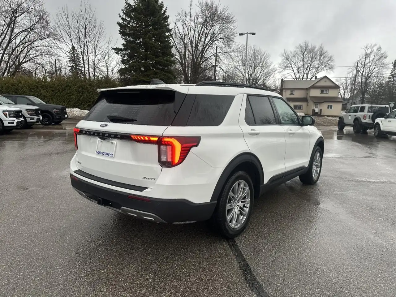 Ford Explorer снимка Ford Explorer