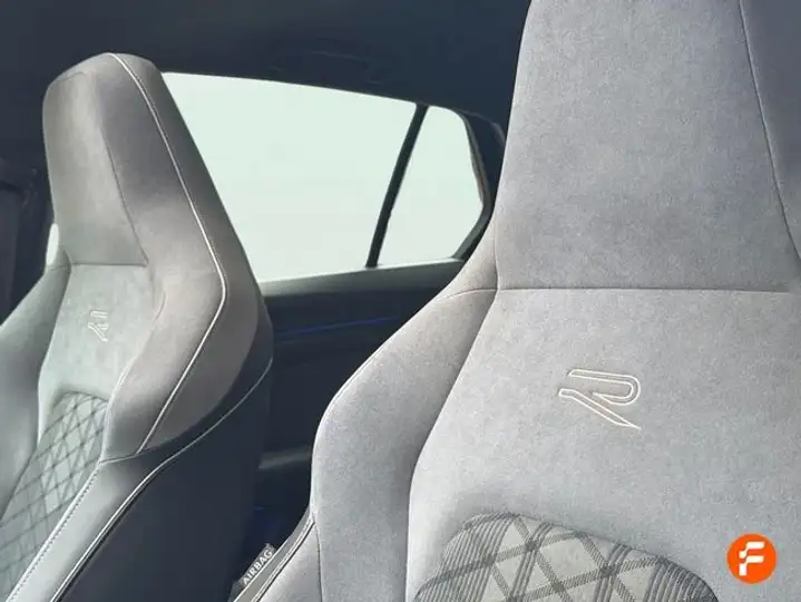 Volkswagen Golf 8 R-Line 1.5 TSI 2023, foto 26