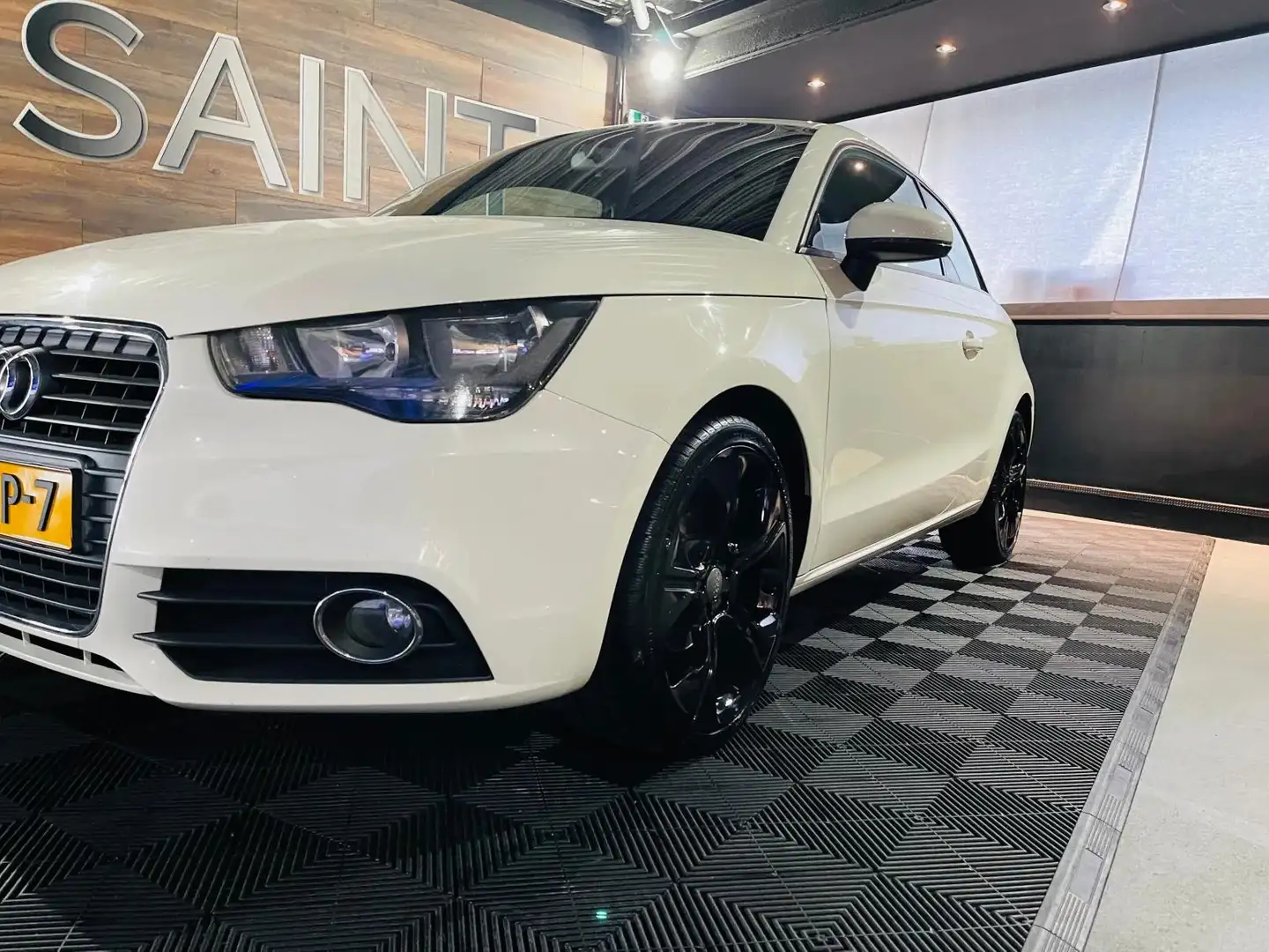 Audi A1 1.2 TFSI Attraction Pro Line Business Wit - 2
