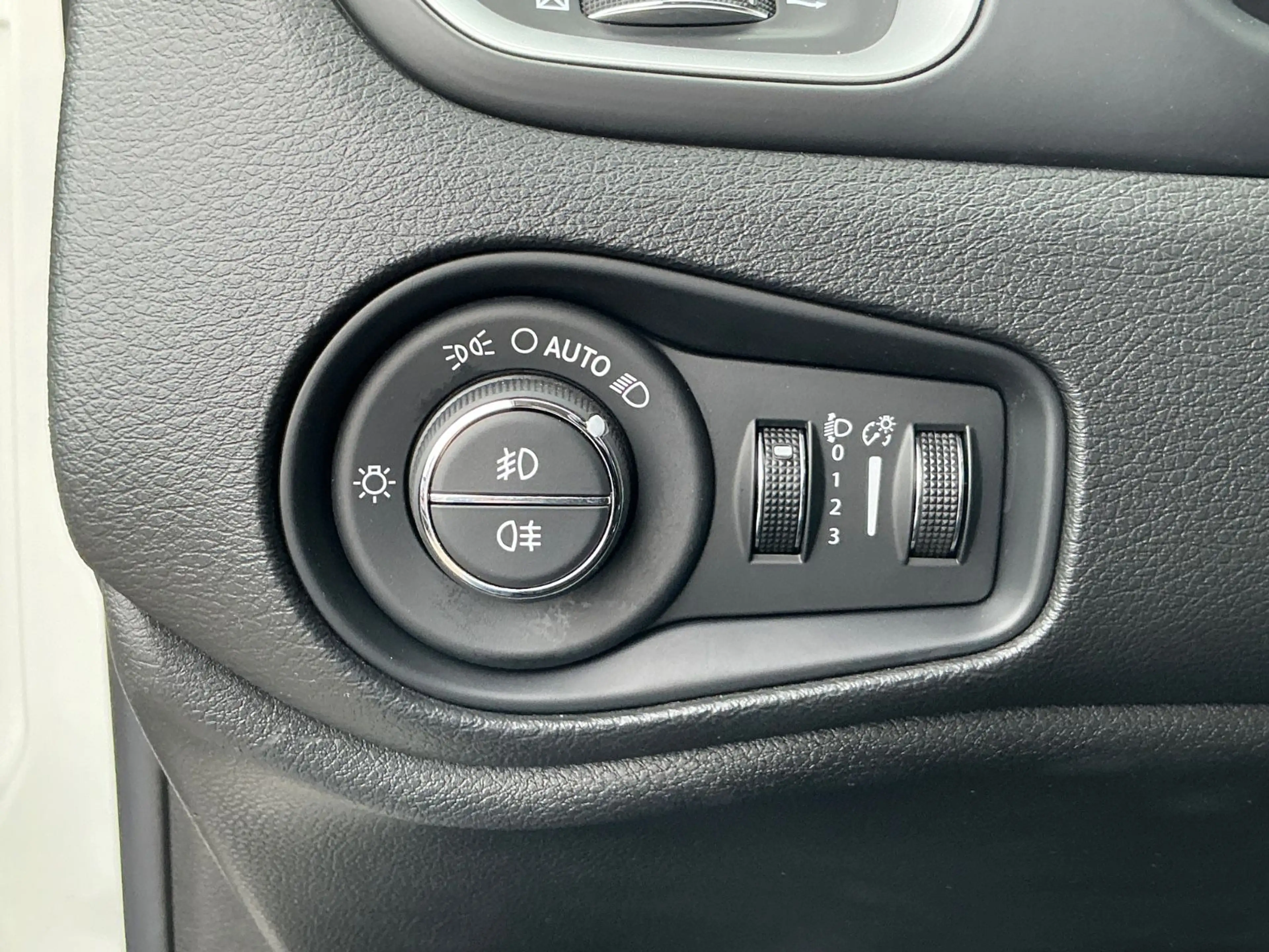 Jeep Renegade Adventure 1.6 Multijet SHZ LHZ BT NAVI — photo 24