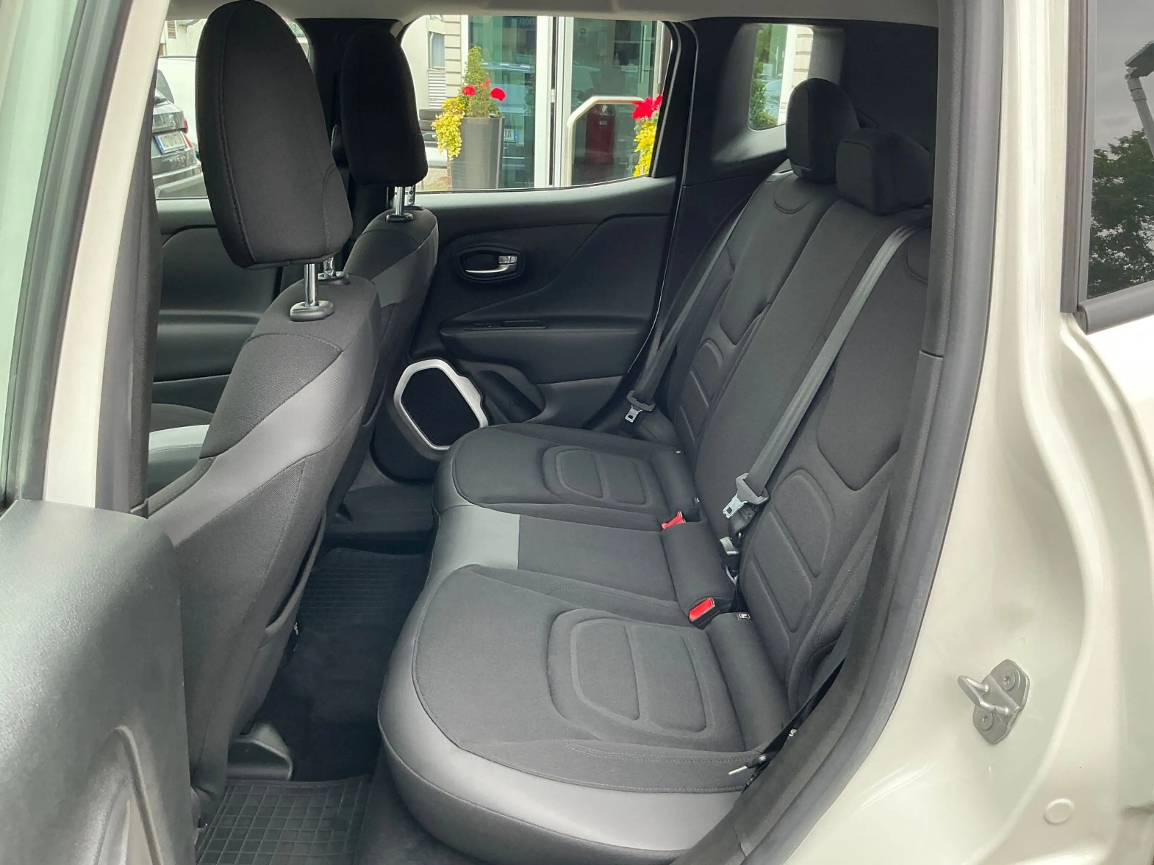 Jeep Renegade Adventure 1.6 Multijet SHZ LHZ BT NAVI — photo 13