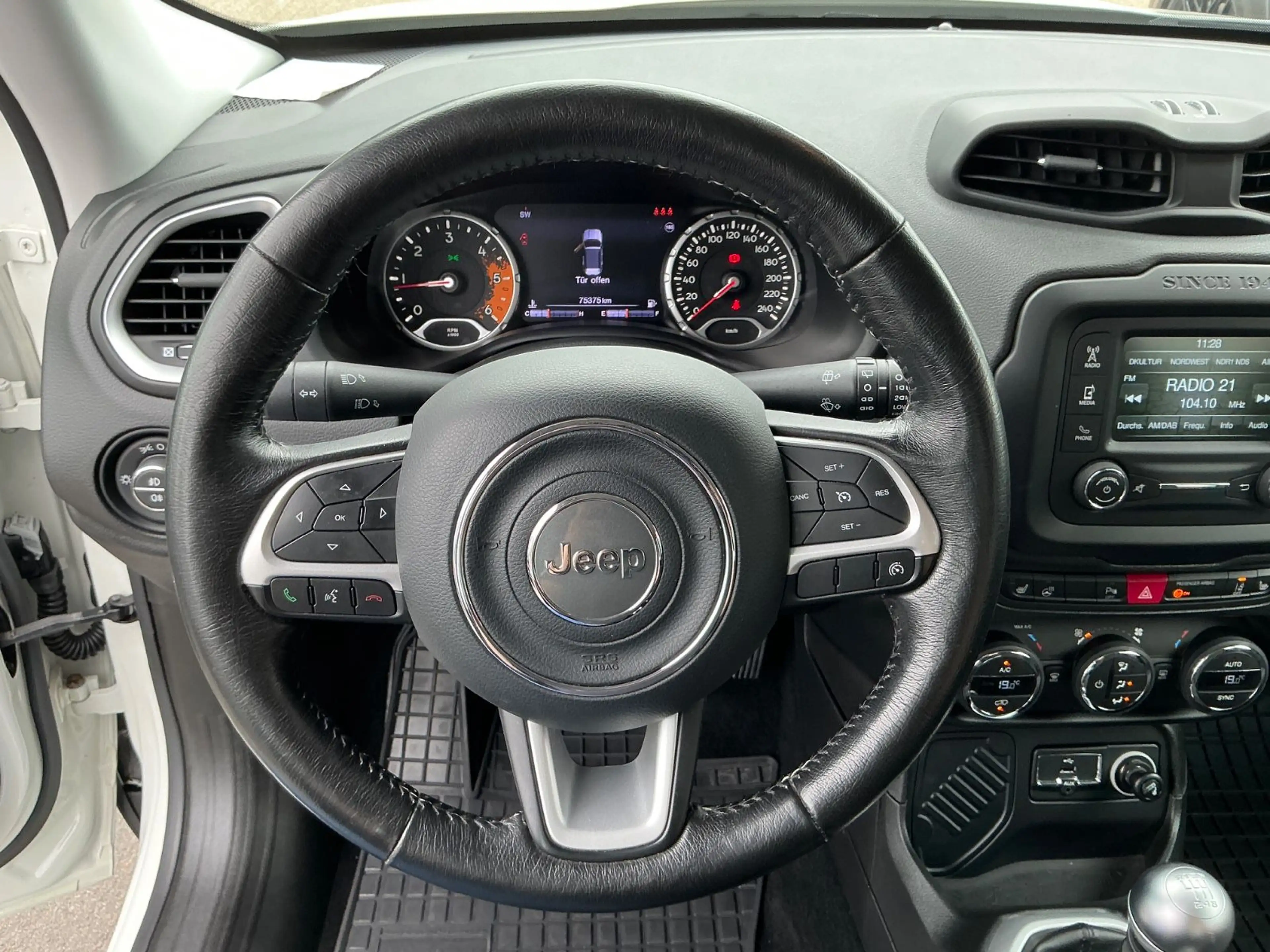 Jeep Renegade Adventure 1.6 Multijet SHZ LHZ BT NAVI — photo 15