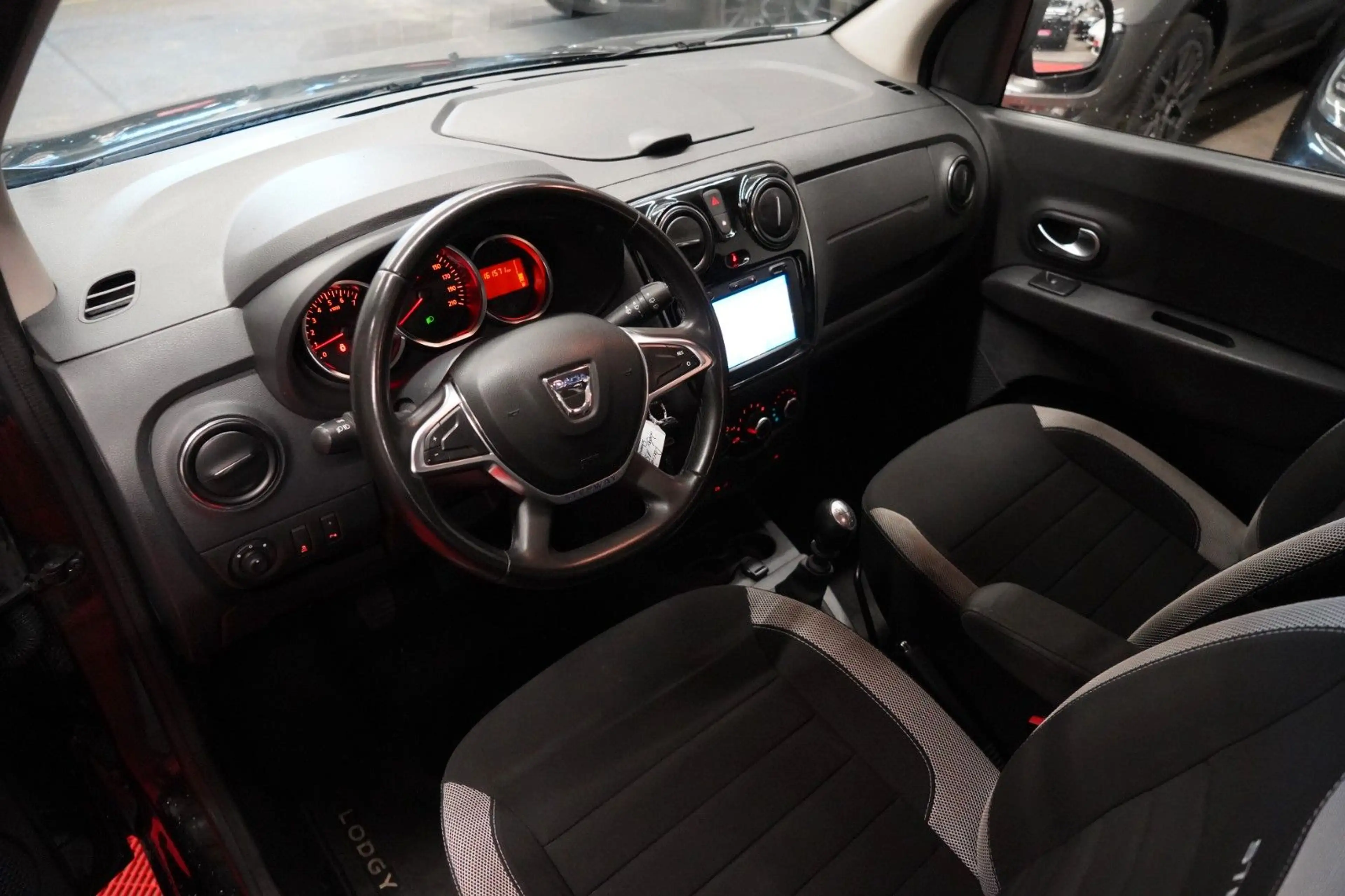 Dacia Lodgy 1.5 dCi Stepway Plus *Unfallfrei* — photo 13