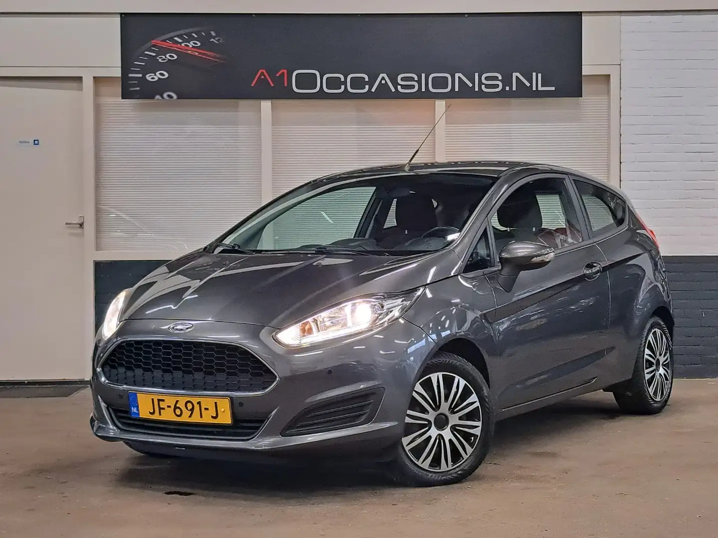 Ford Fiesta 1.0 Style + NAVI Grijs - 2