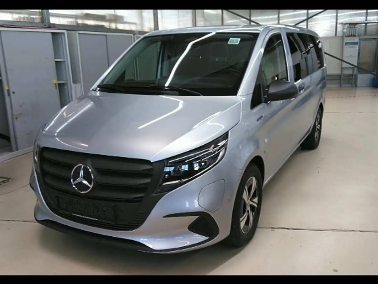 Mercedes-Benz eVito e 129 Tourer PRO Lang LED Klima DAB Distr Silber - 2