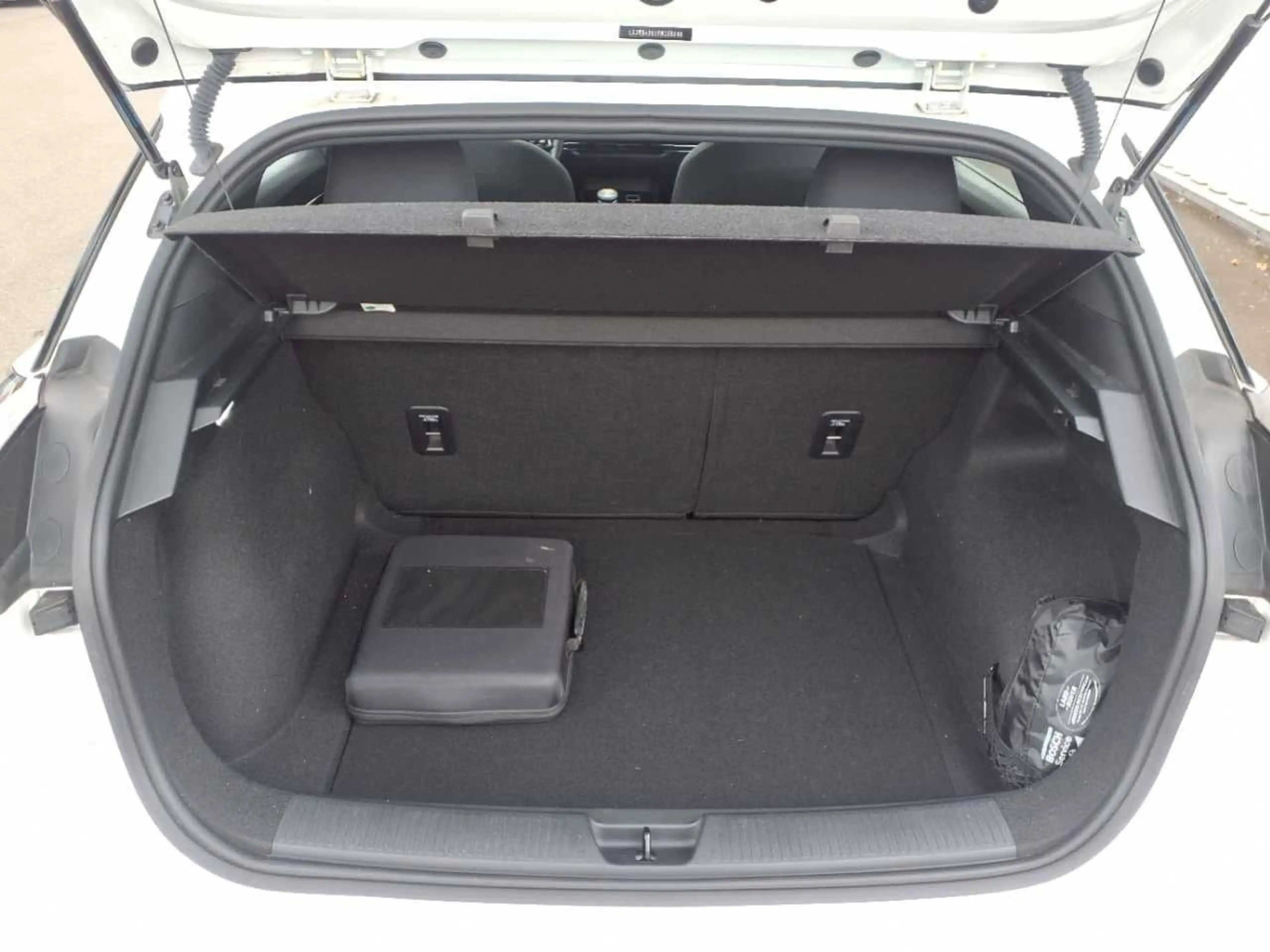 MG MG4 125 kW Standard 51 kWh ACC BLIS LED Lane AUT Klima — photo 14